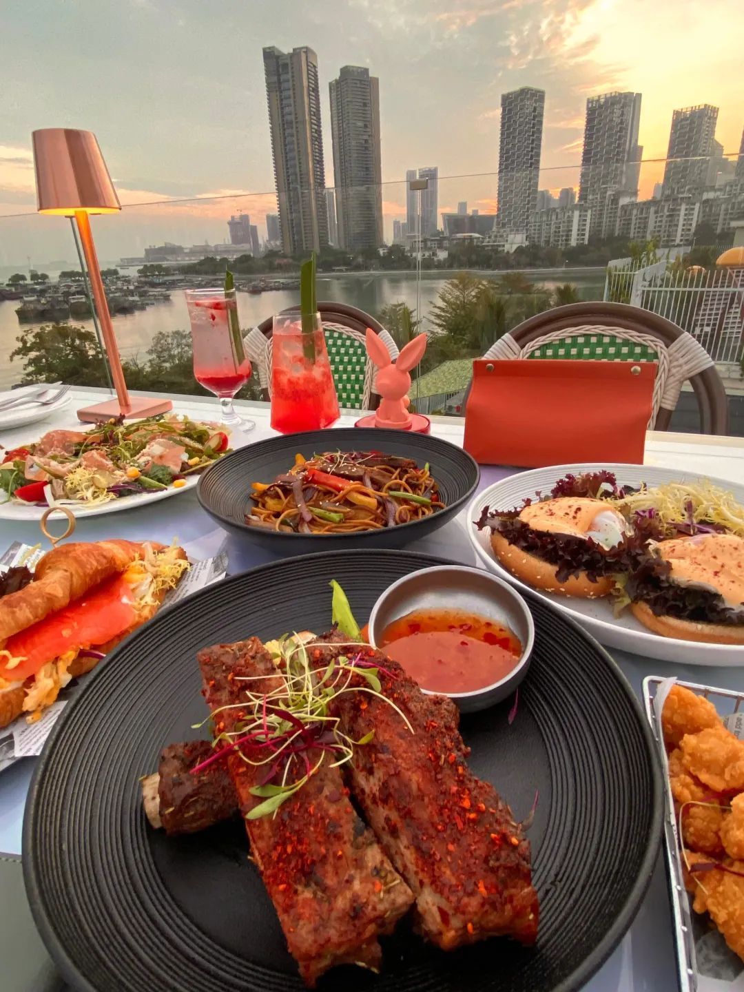 场地封面-澜·海景音乐餐吧LALALAND