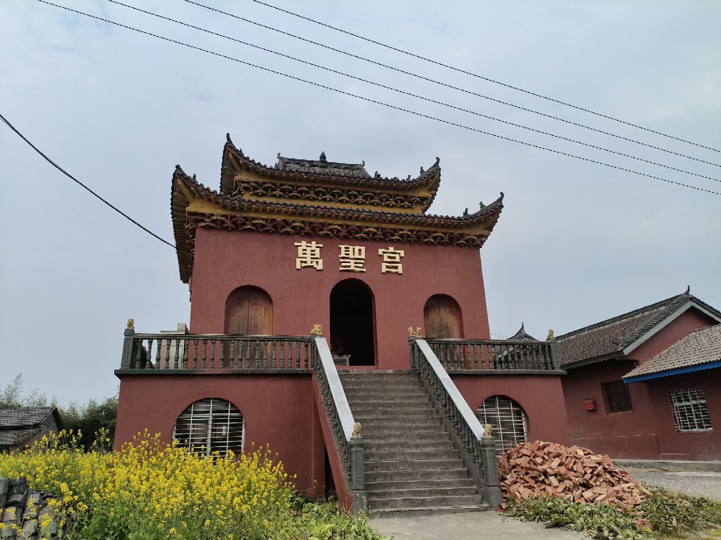 万圣宫实景照片