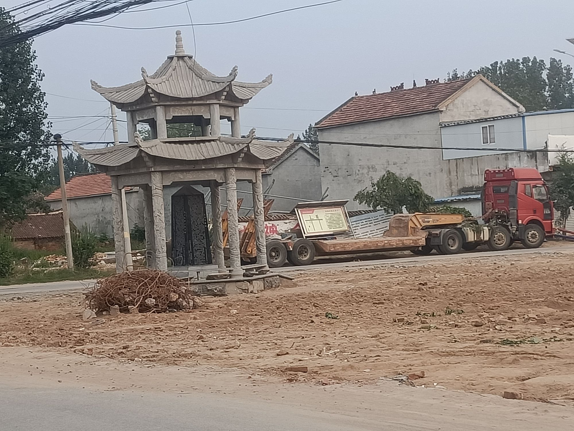 红三村刘岗大水牢纪念碑旅行图片