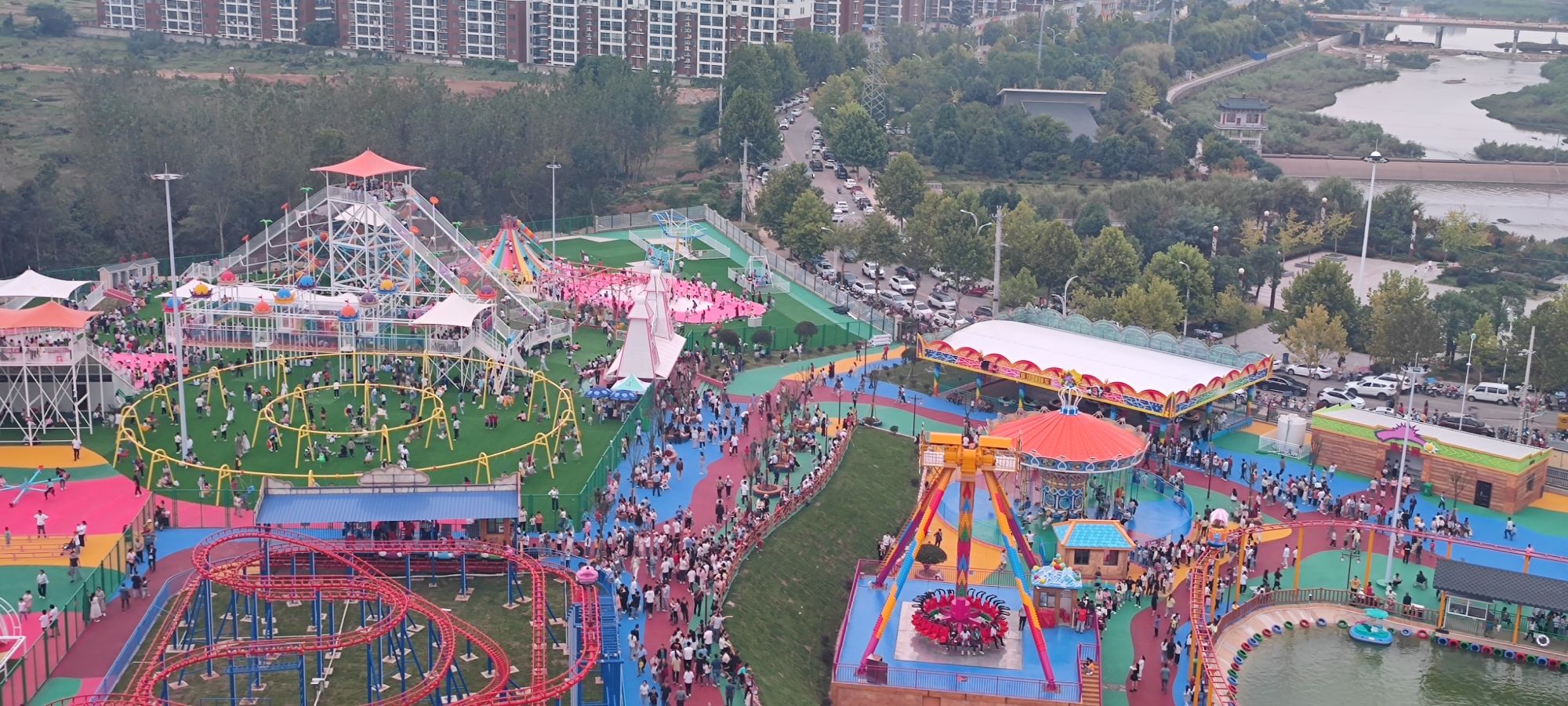 红安欢乐世界游乐园