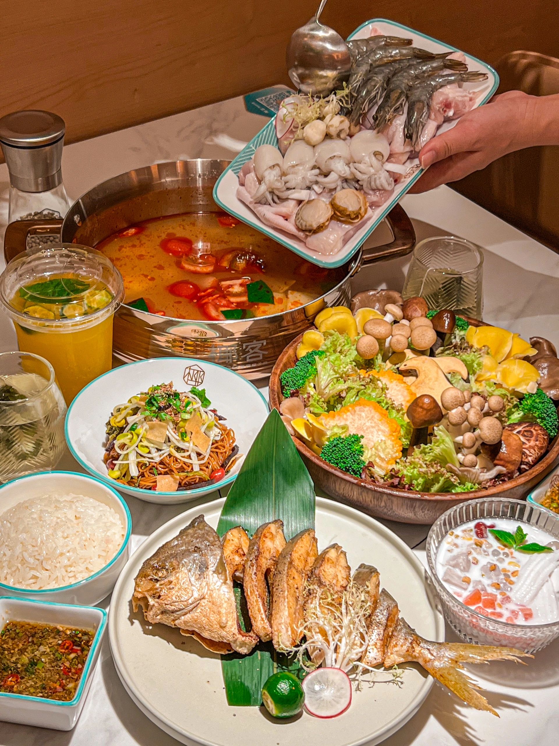 兴琼糟粕醋海鲜火锅·椰子鸡(第一市场店)