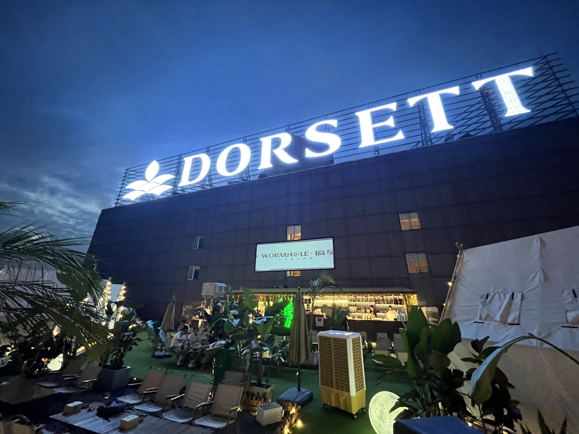 场地封面-WORMHOLE·摘星天台营地综合娱乐空间