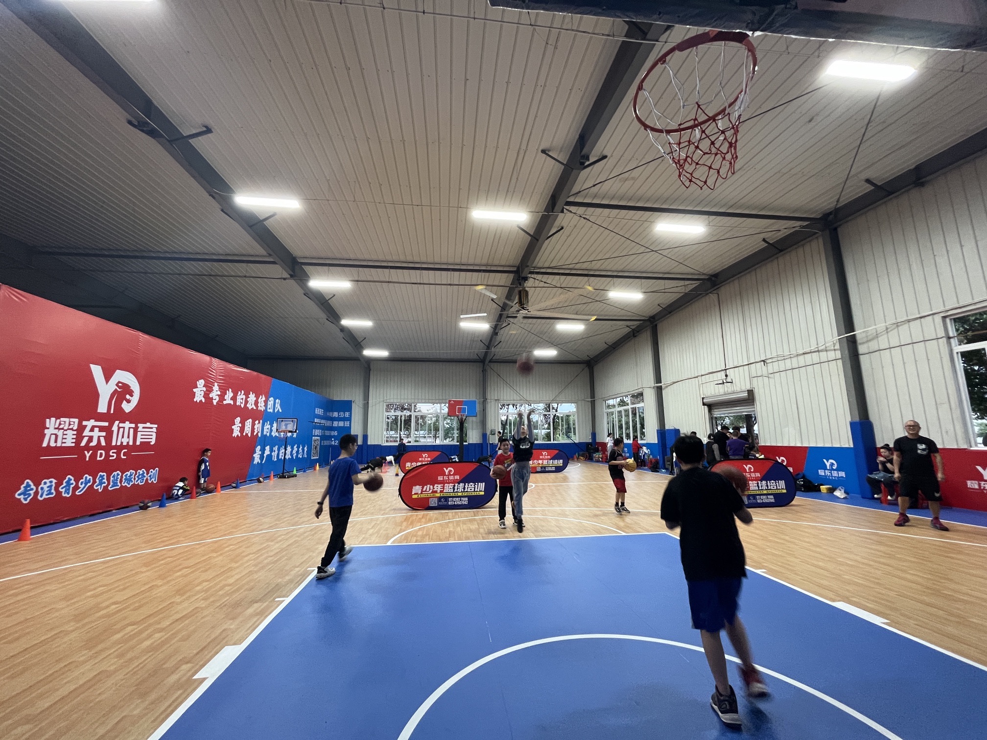 场地封面-耀东体育篮球馆