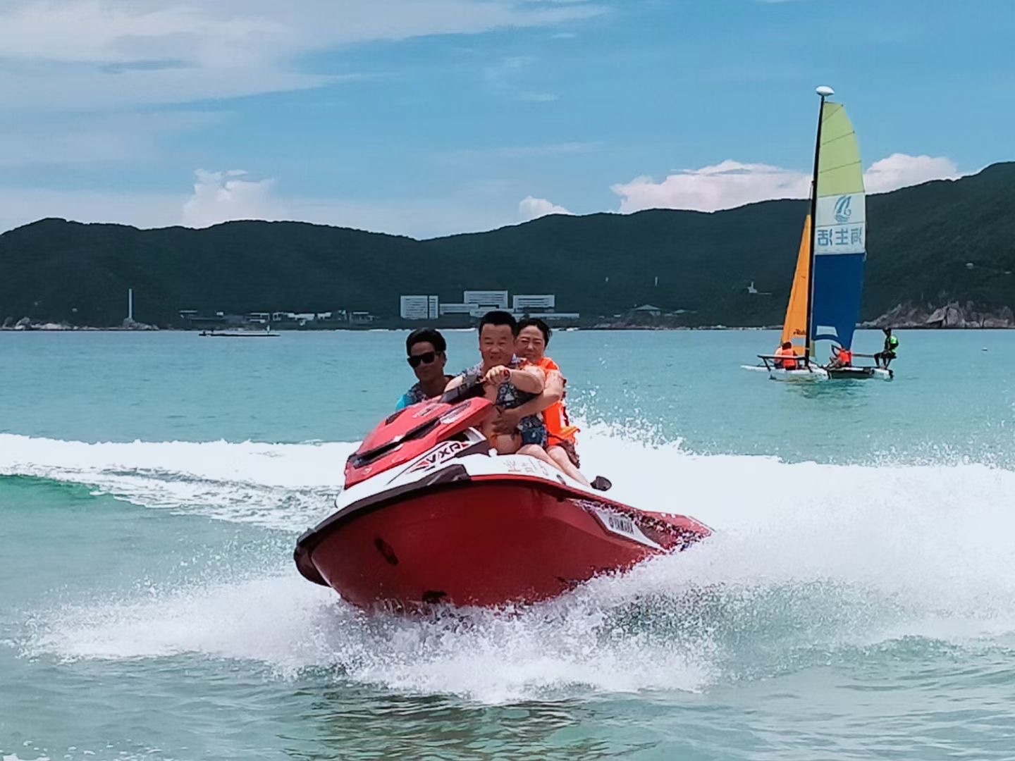 亚龙湾潜水中心