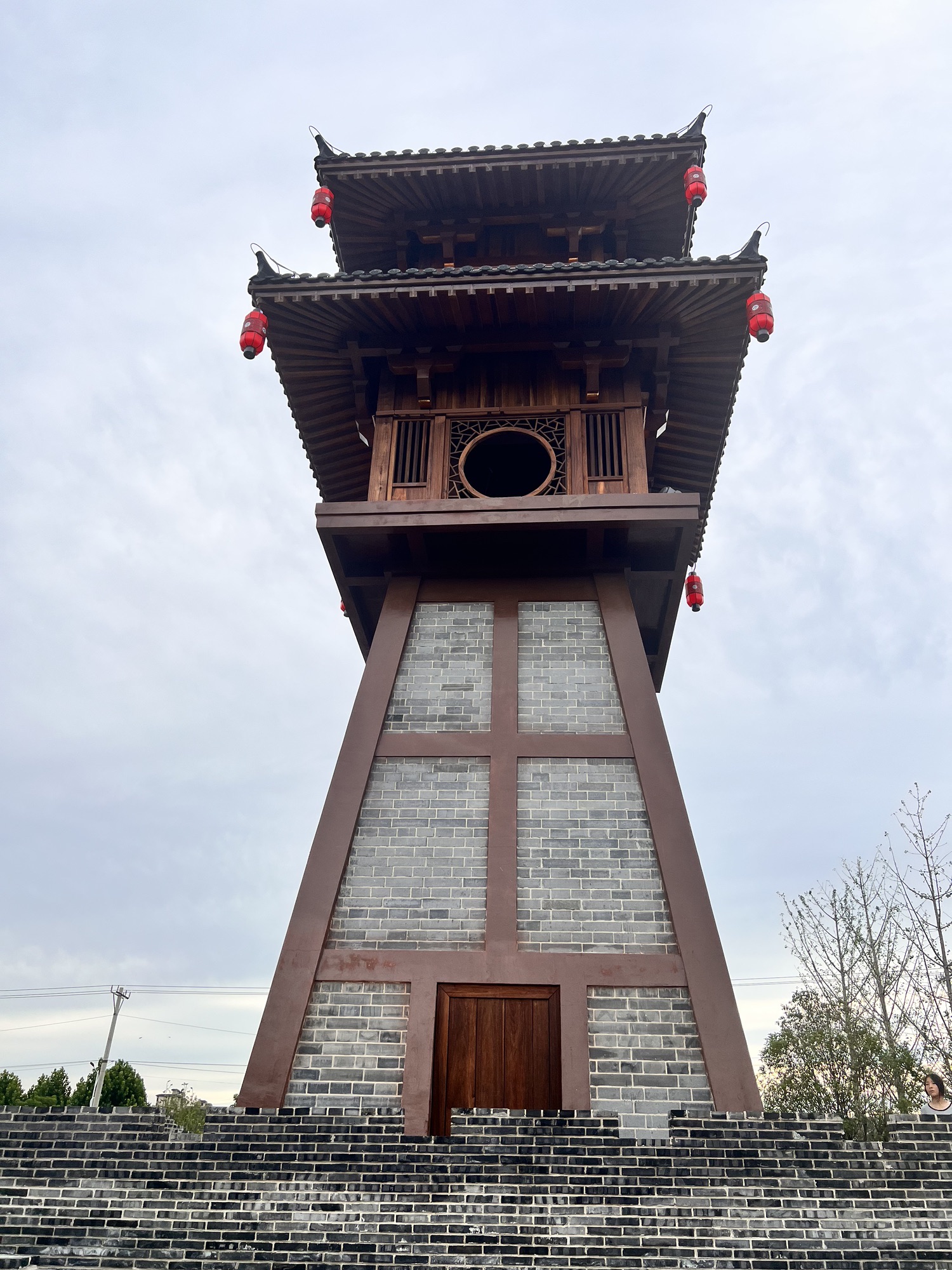 安兴·水墨圣泉古镇凤彩门广场旅行图片 3