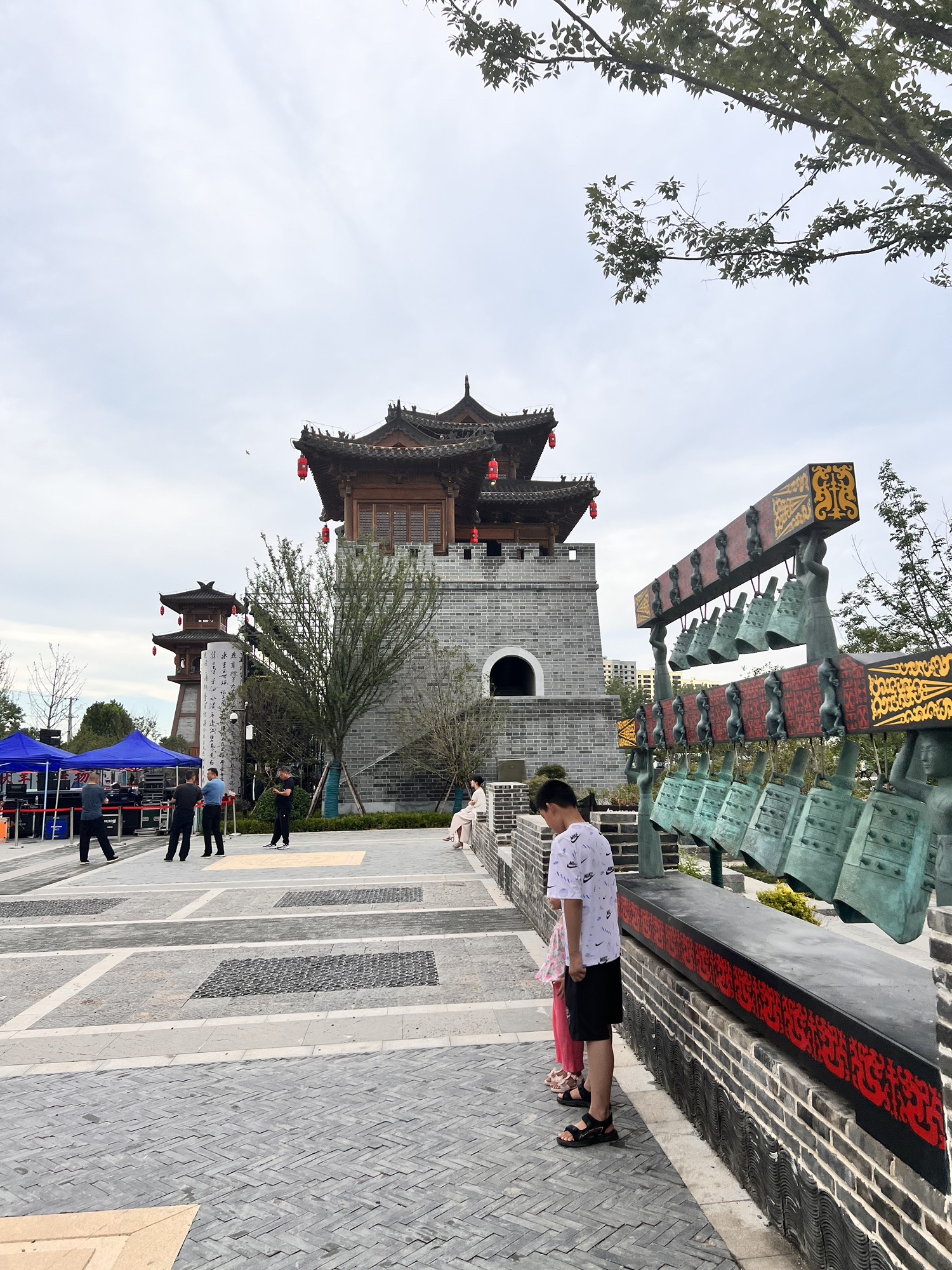 安兴·水墨圣泉古镇凤彩门广场旅行图片 1
