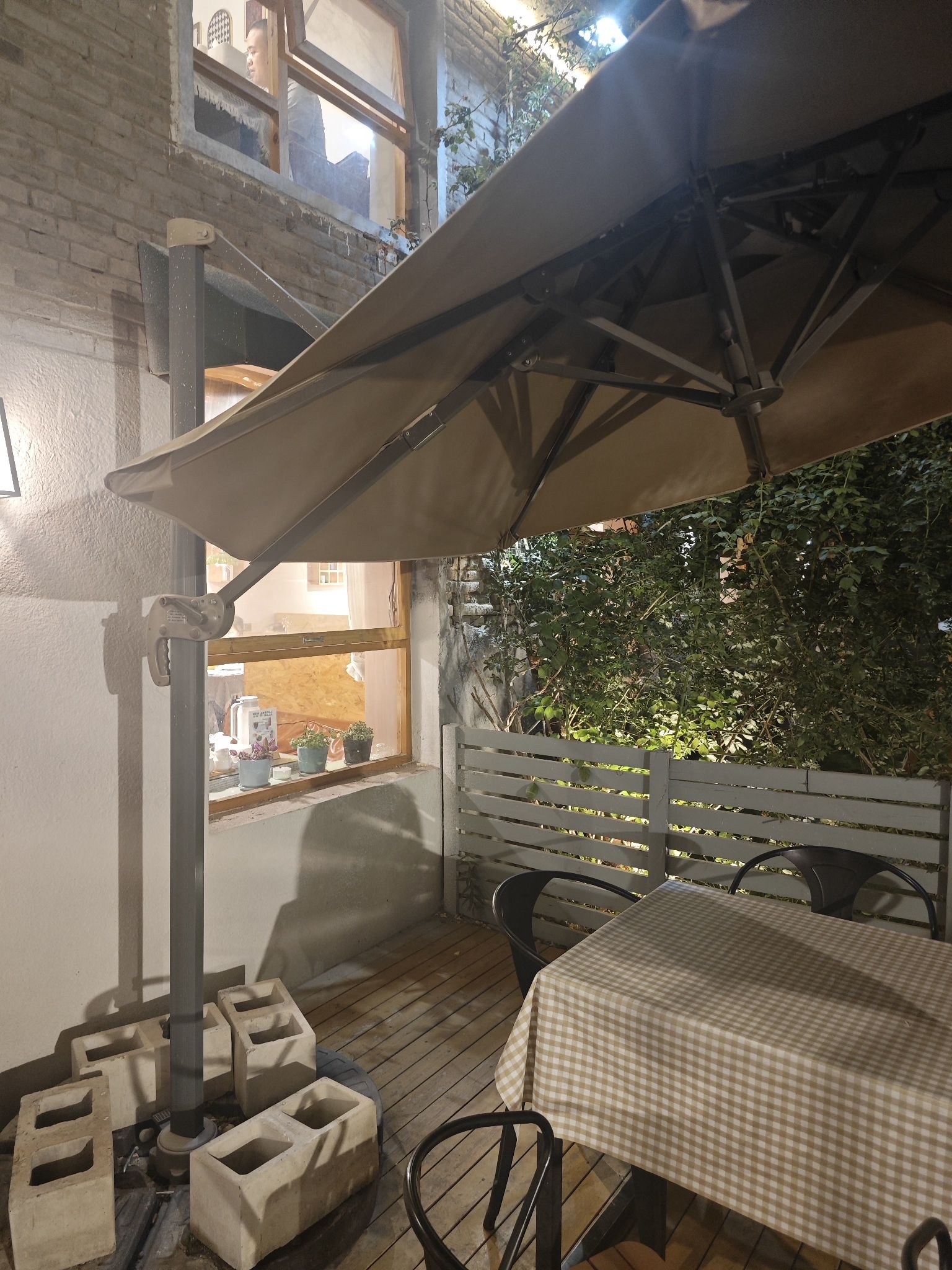 石榴树下艺术餐厅