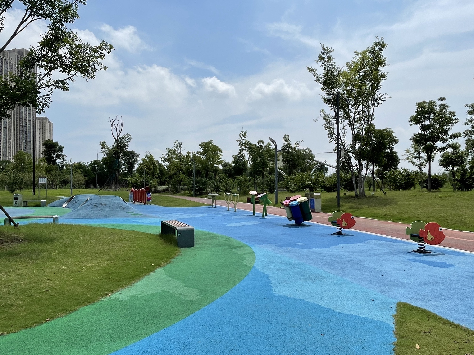 场地封面-洪山江滩儿童乐园