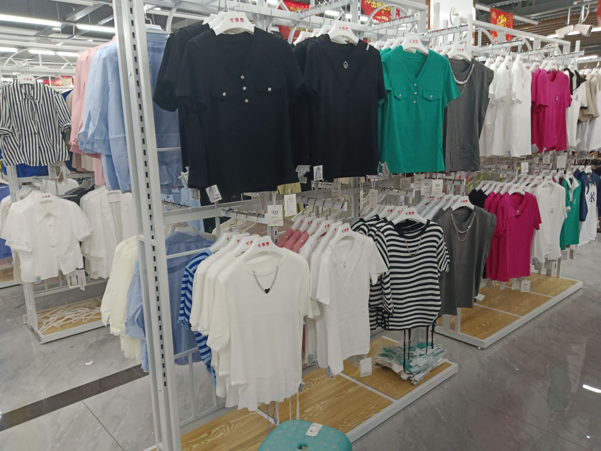 火狐狸服装批发城(若羌县畜牧兽医站店)