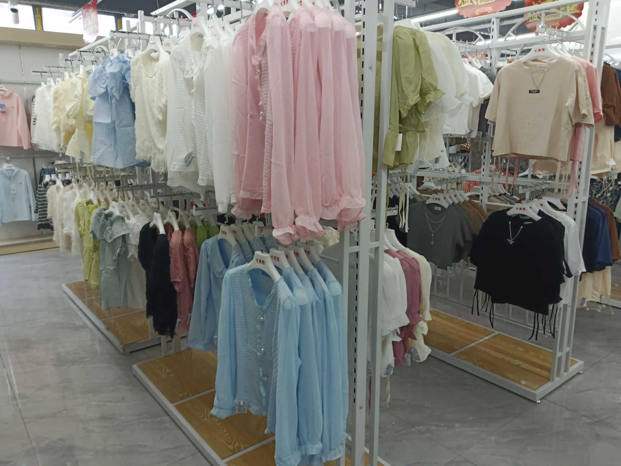 火狐狸服装批发城(若羌县畜牧兽医站店)