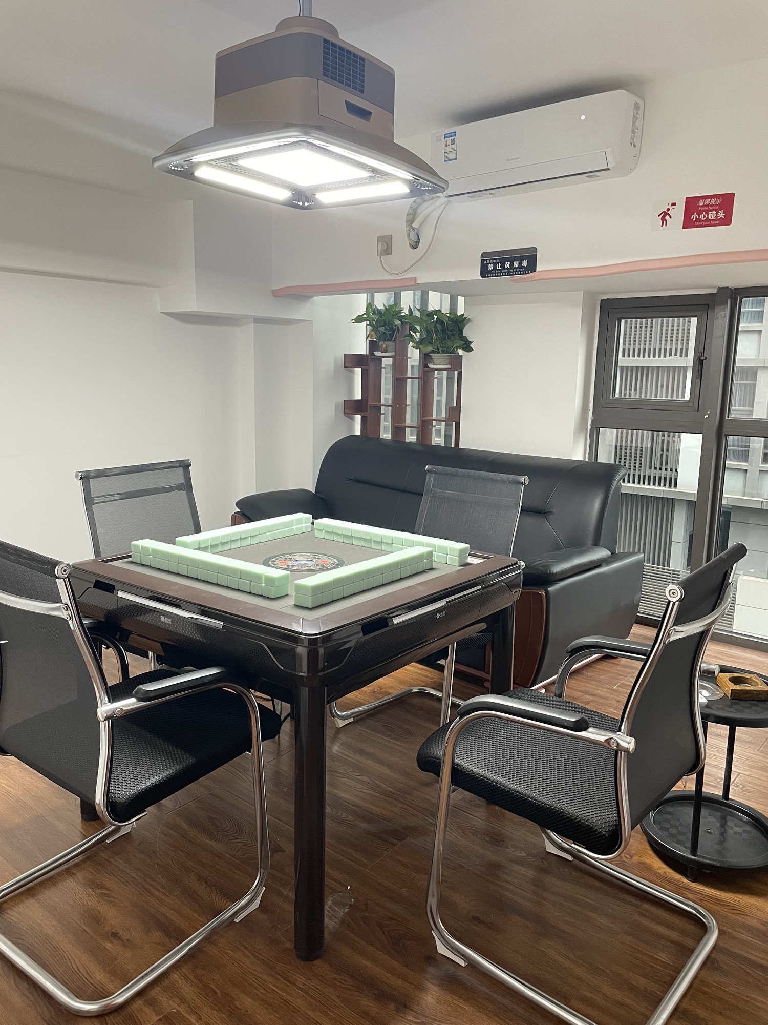 场地封面-麻友们De棋牌茶楼·(24小时自助棋牌室)