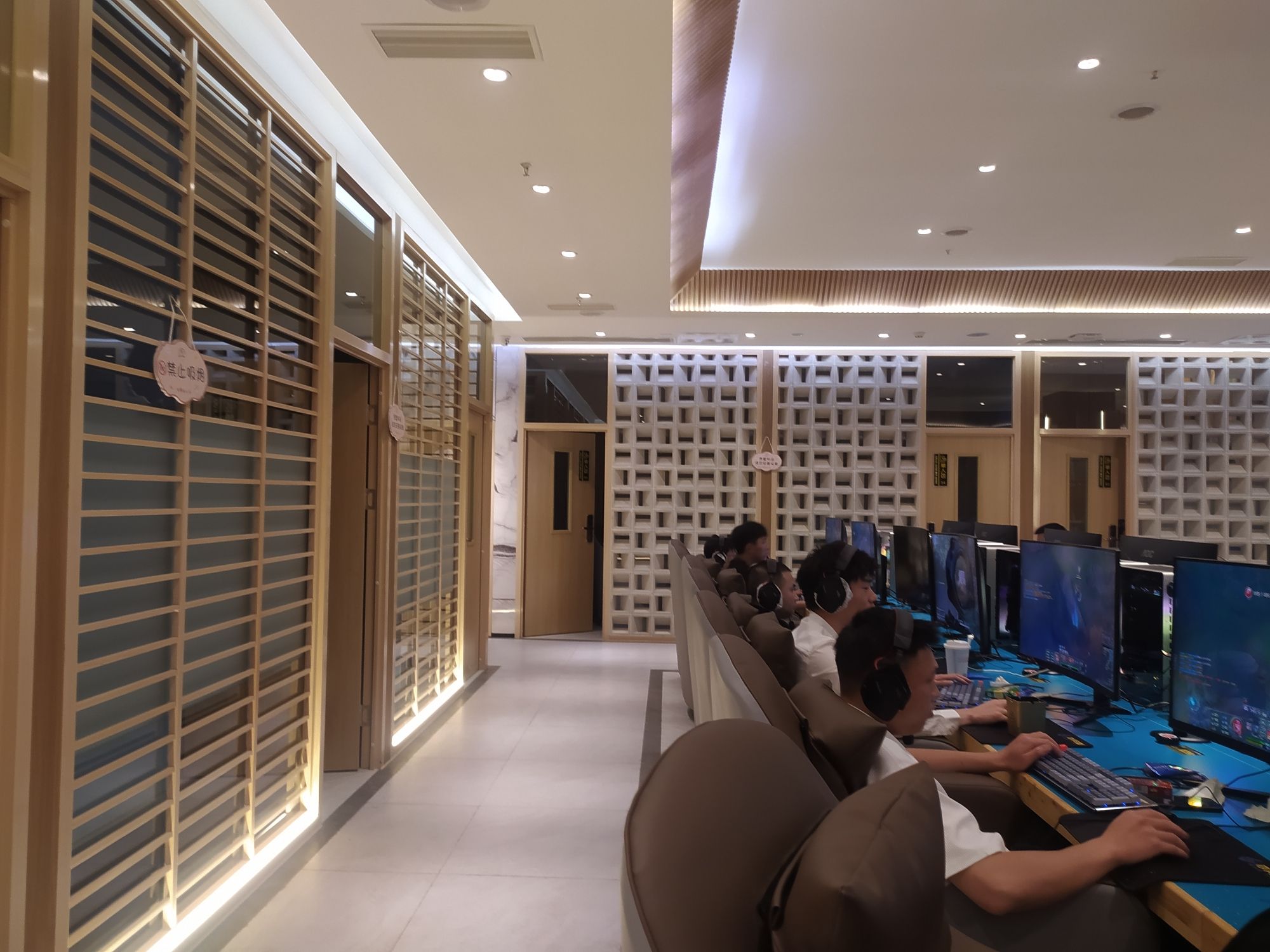 亦网咖(锦城万达店)