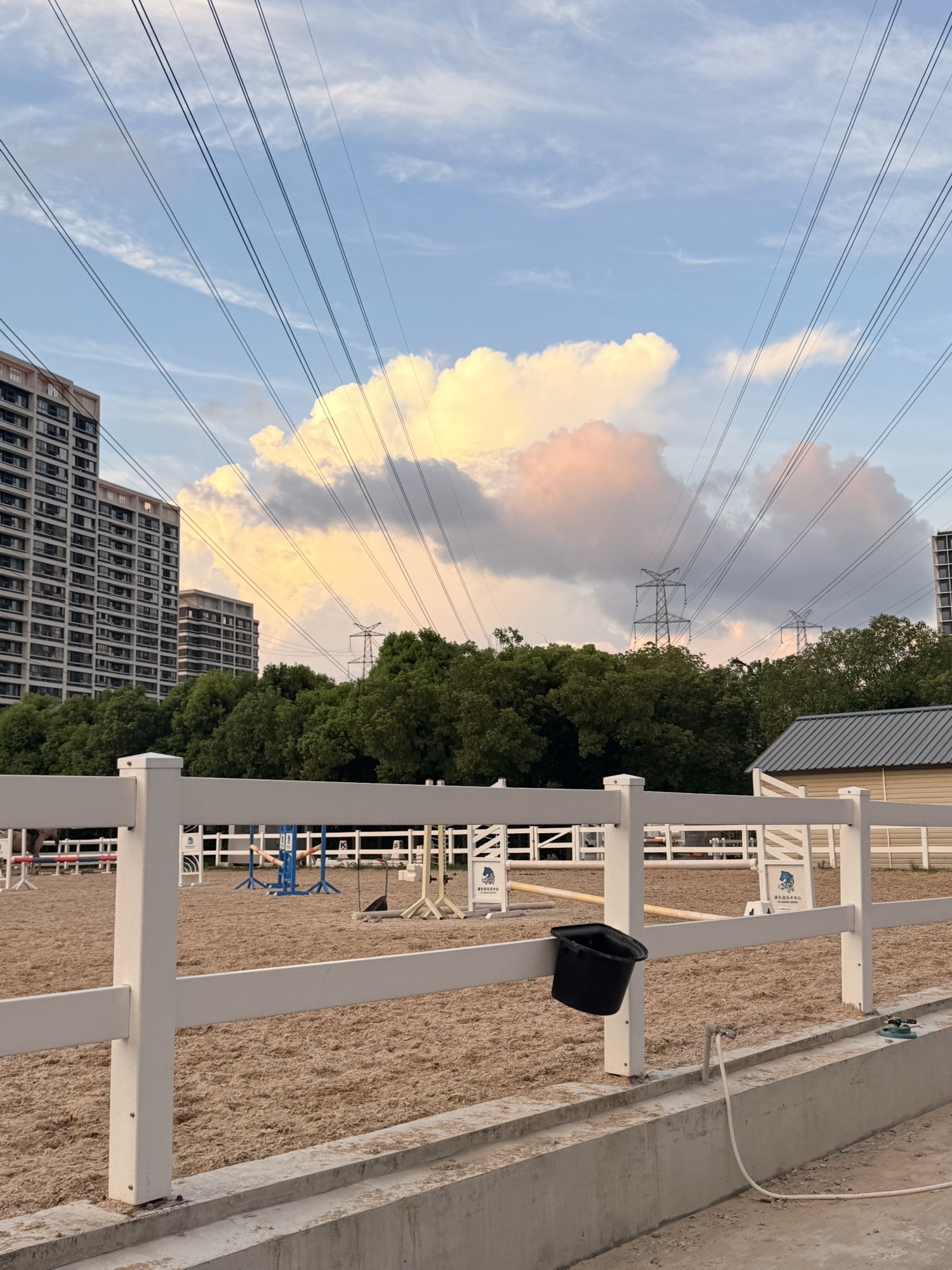 场地封面-源长流马术中心