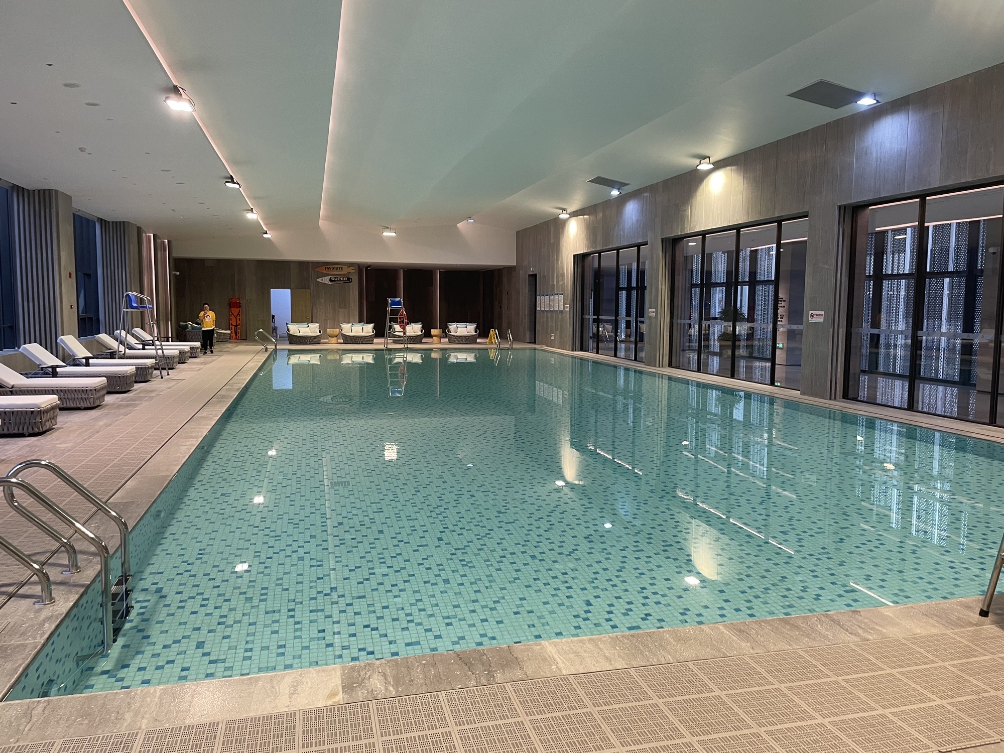 场地封面-冠博游泳健身