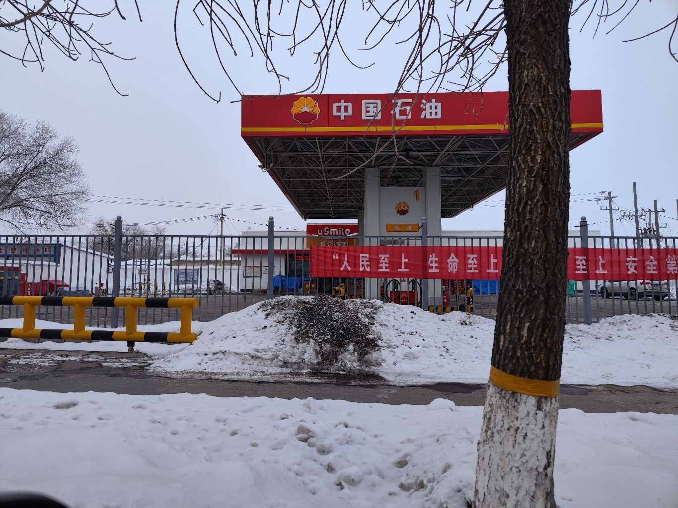 中国石油玛纳斯兰州湾加油站