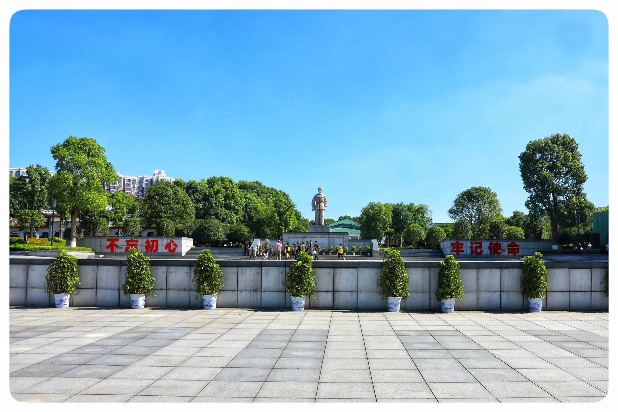 雷锋广场旅行图片 1