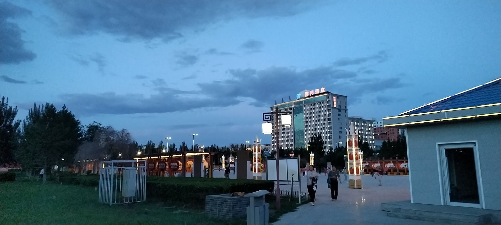 滨河广场旅行图片 1