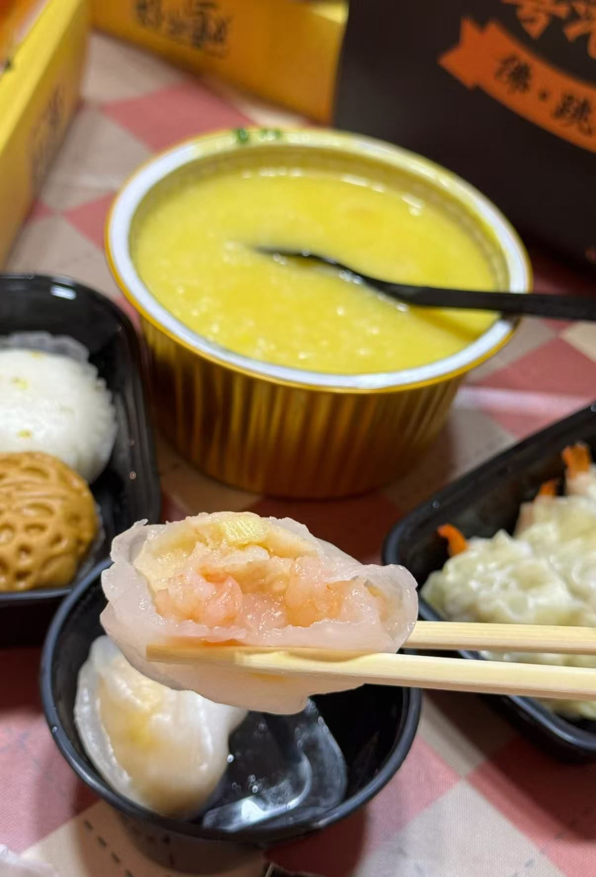 粤港澳茶餐厅砂锅粥鲍鱼捞饭(运城店)