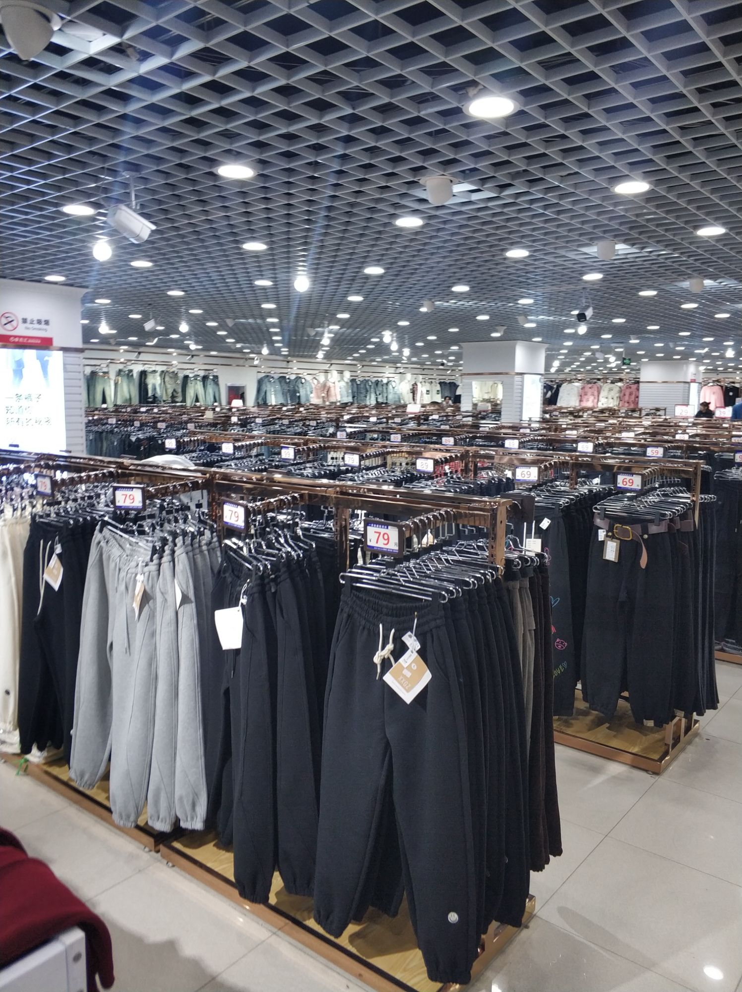 卓衣汇服装批发城(新爱尚购物广场店)