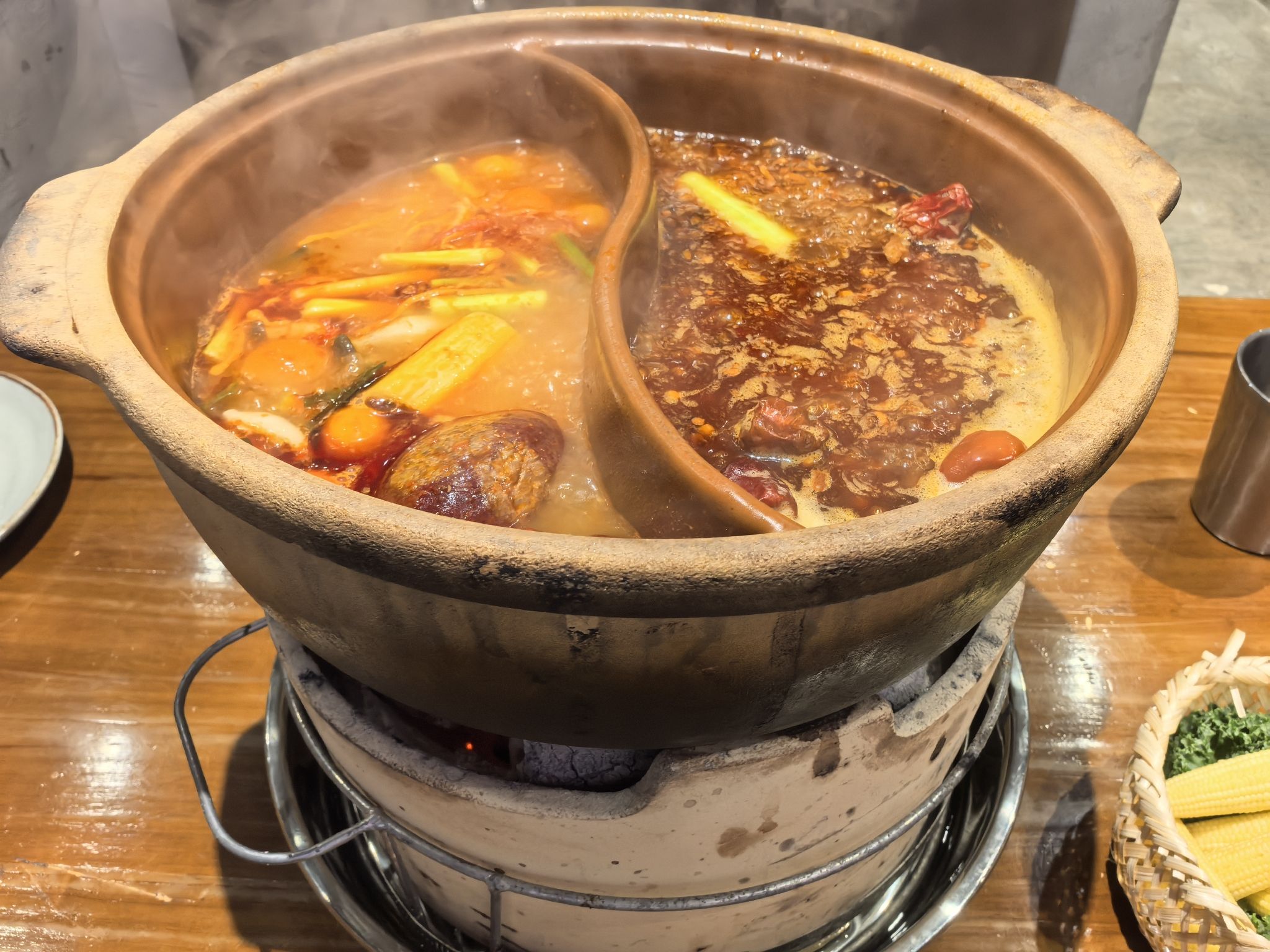 炭探叹·炭火老火锅·烧烤露营·深夜食堂(杭州新天地店)
