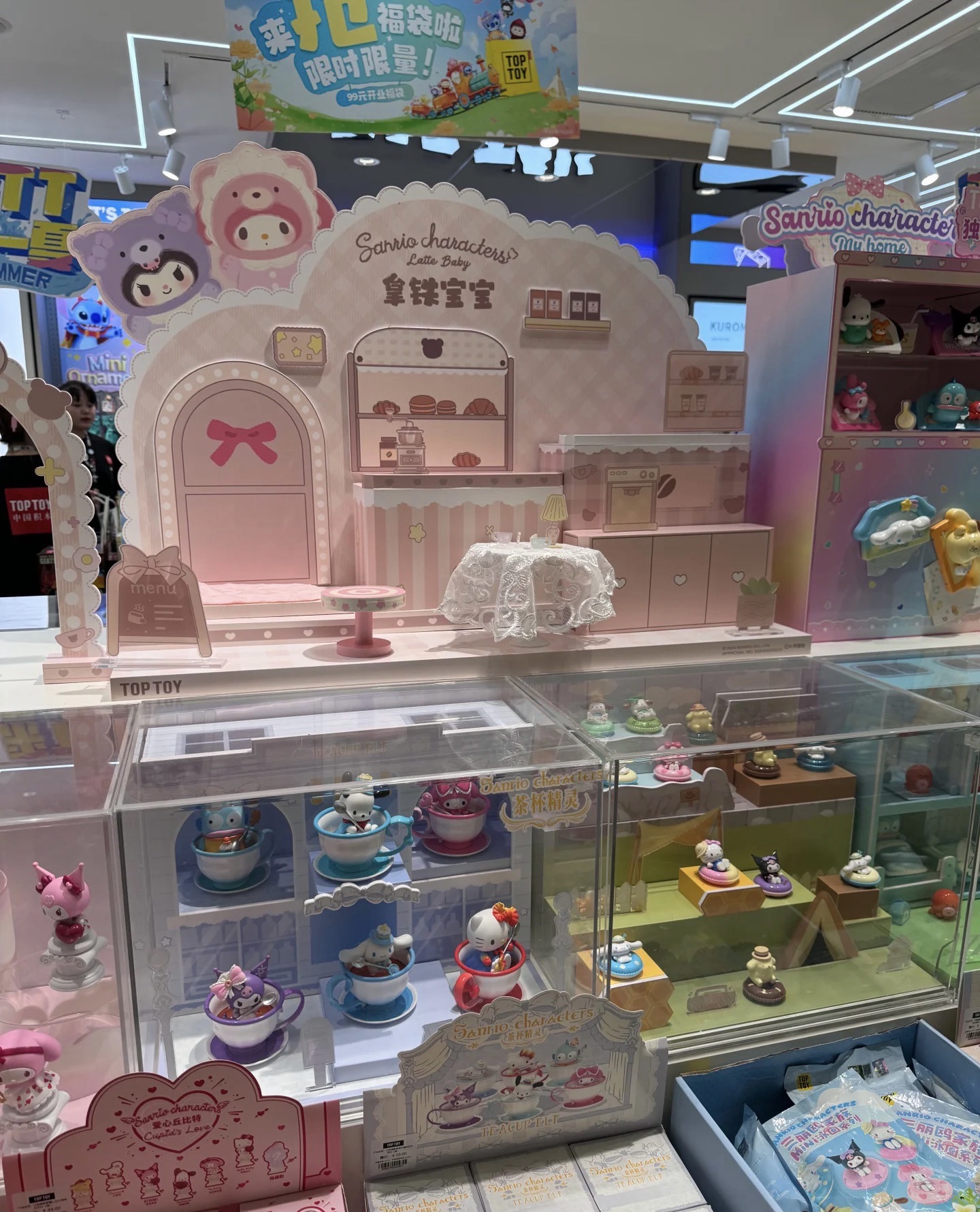TOP TOY镇江八佰伴潮玩集合店