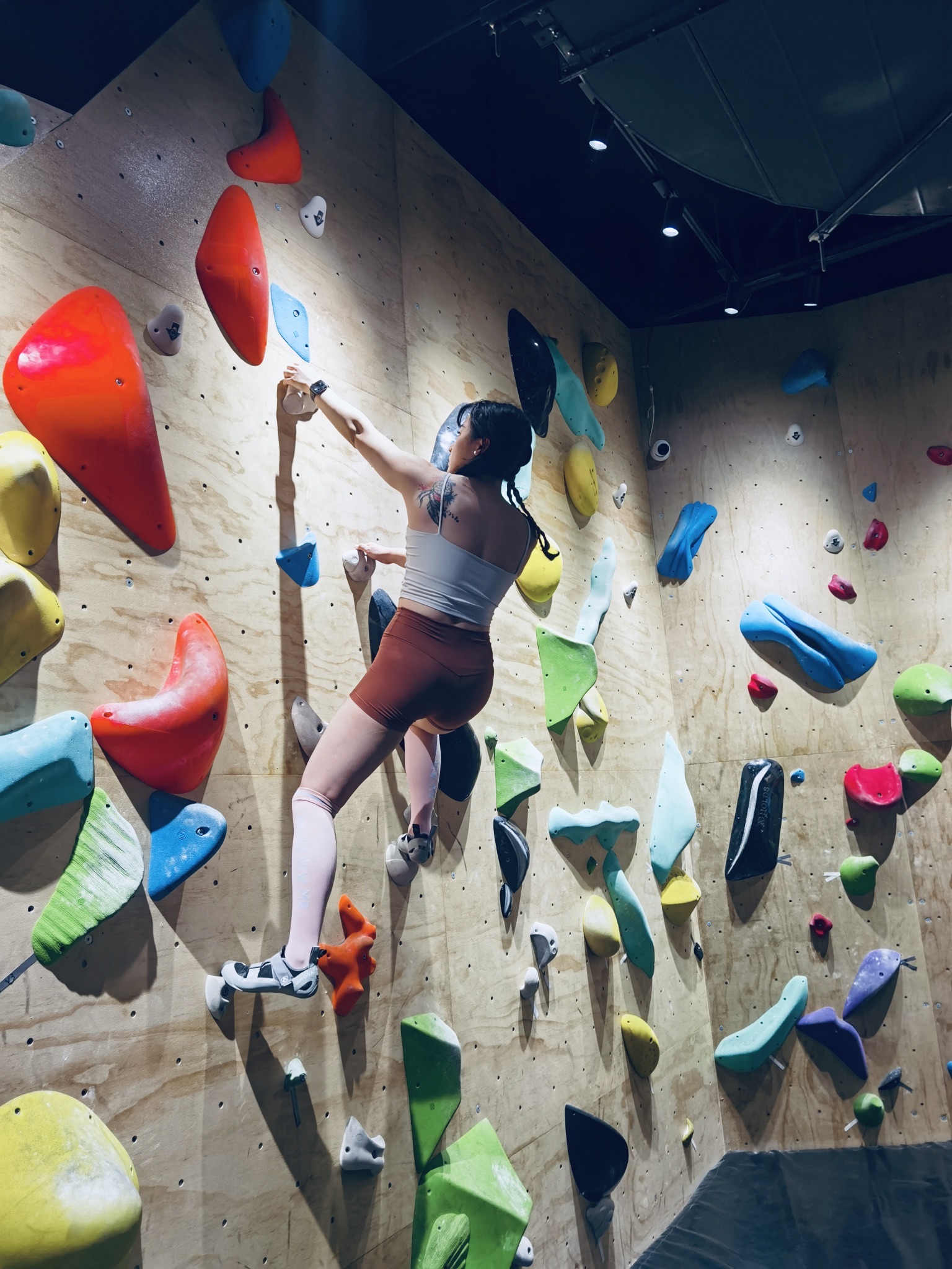 场地封面-HEY BOULDERING嘿抱攀岩(绿地外滩中心店)