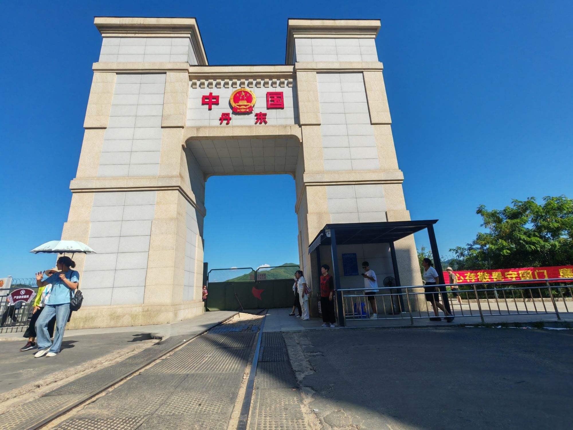 丹东国门景点图片