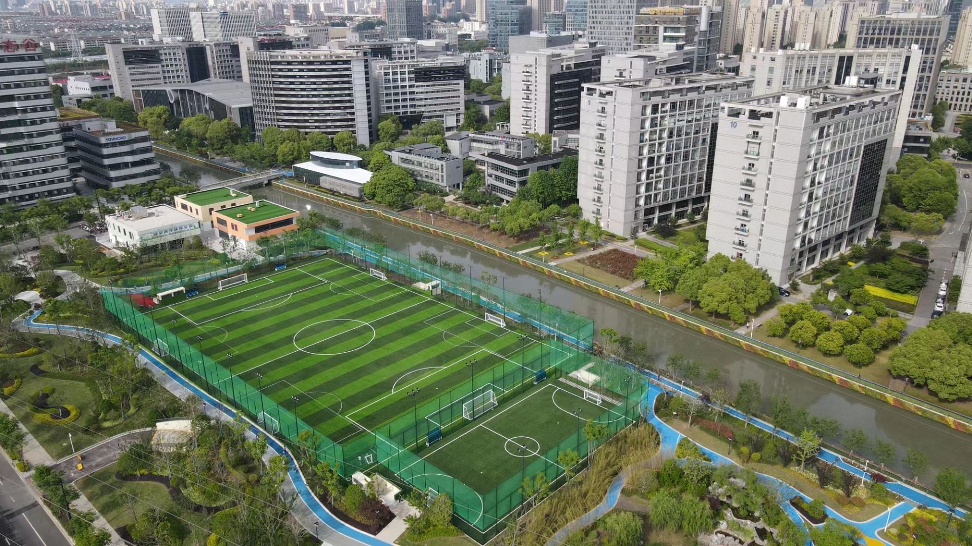 场地封面-威莱盟成人足球培训俱乐部