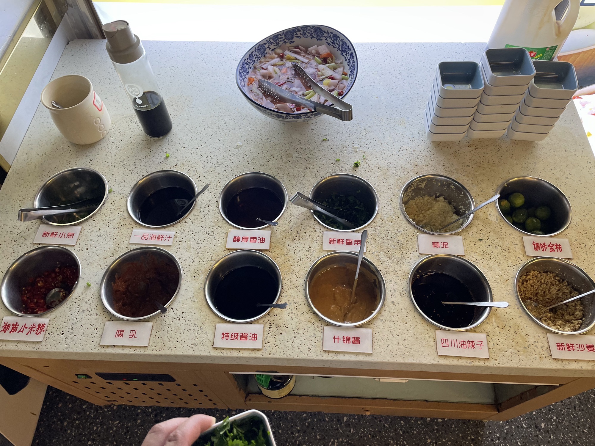 铺前婆婆簸箕饭·海南鸡煲(大东海店)