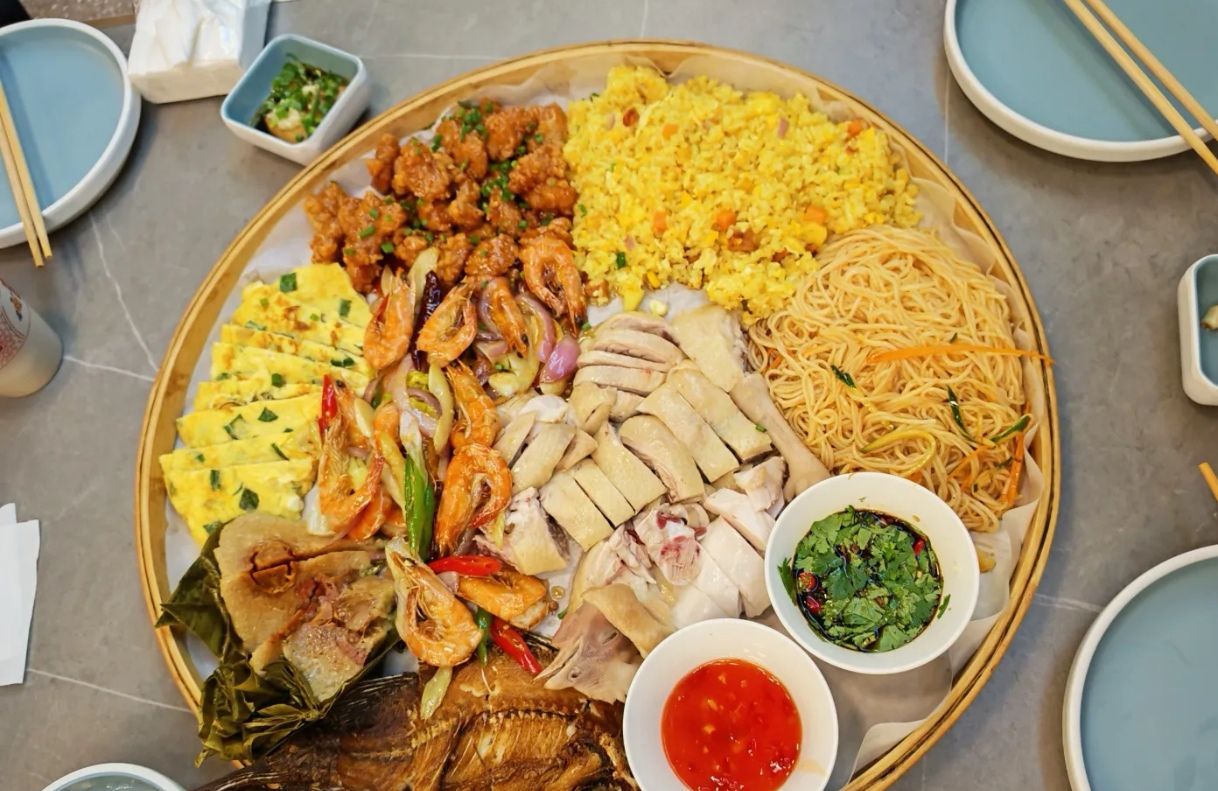 铺前婆婆簸箕饭·海南鸡煲(大东海店)