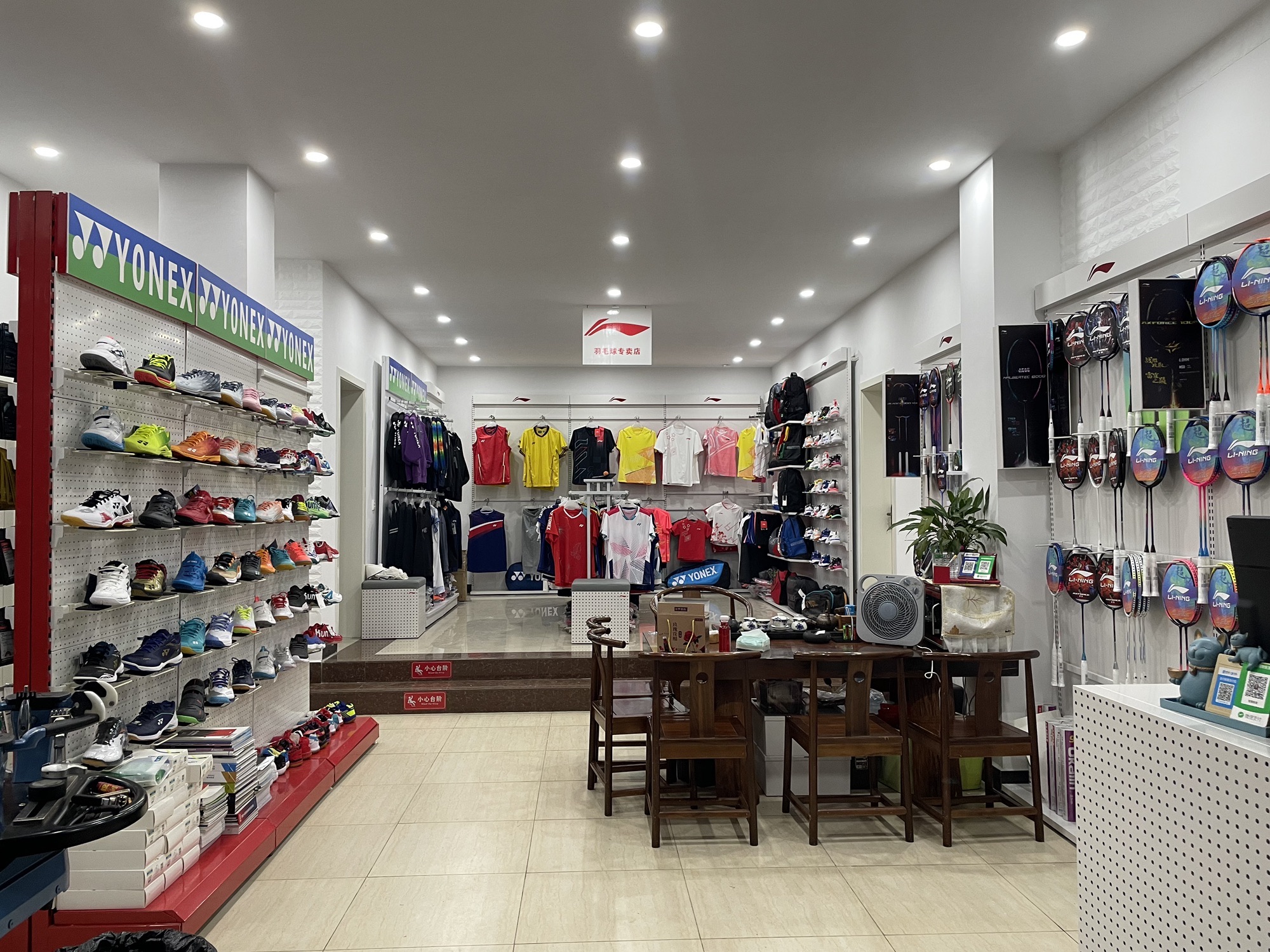 李宁羽毛球专卖店(育博体育)