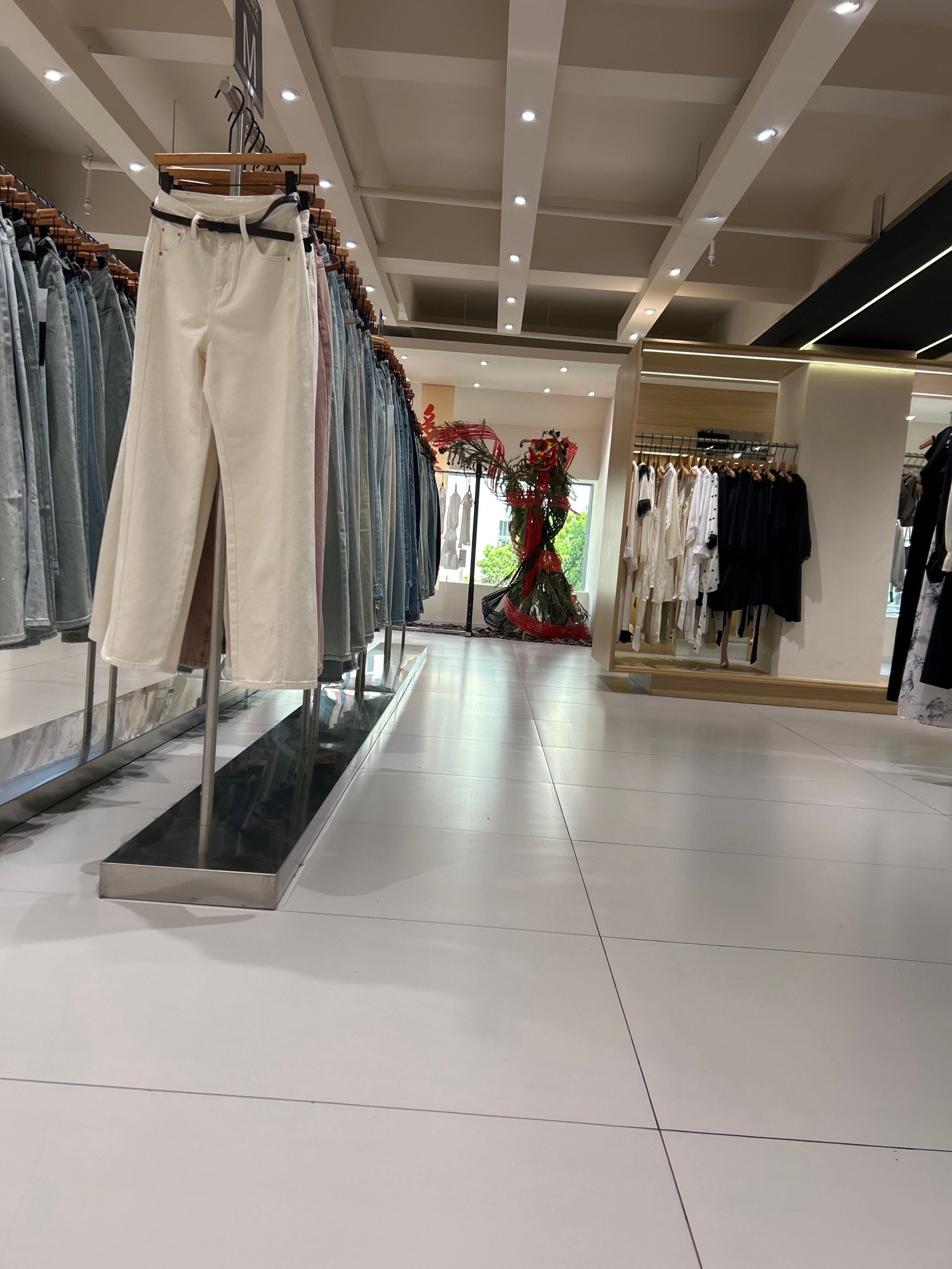 衣周末自助女装仓储店