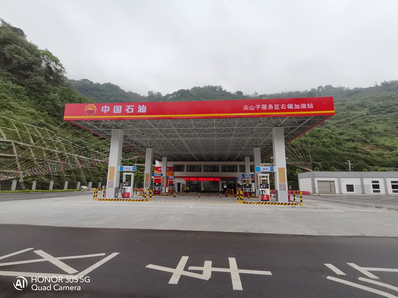 中国石油尖山子服务区右幅加油站