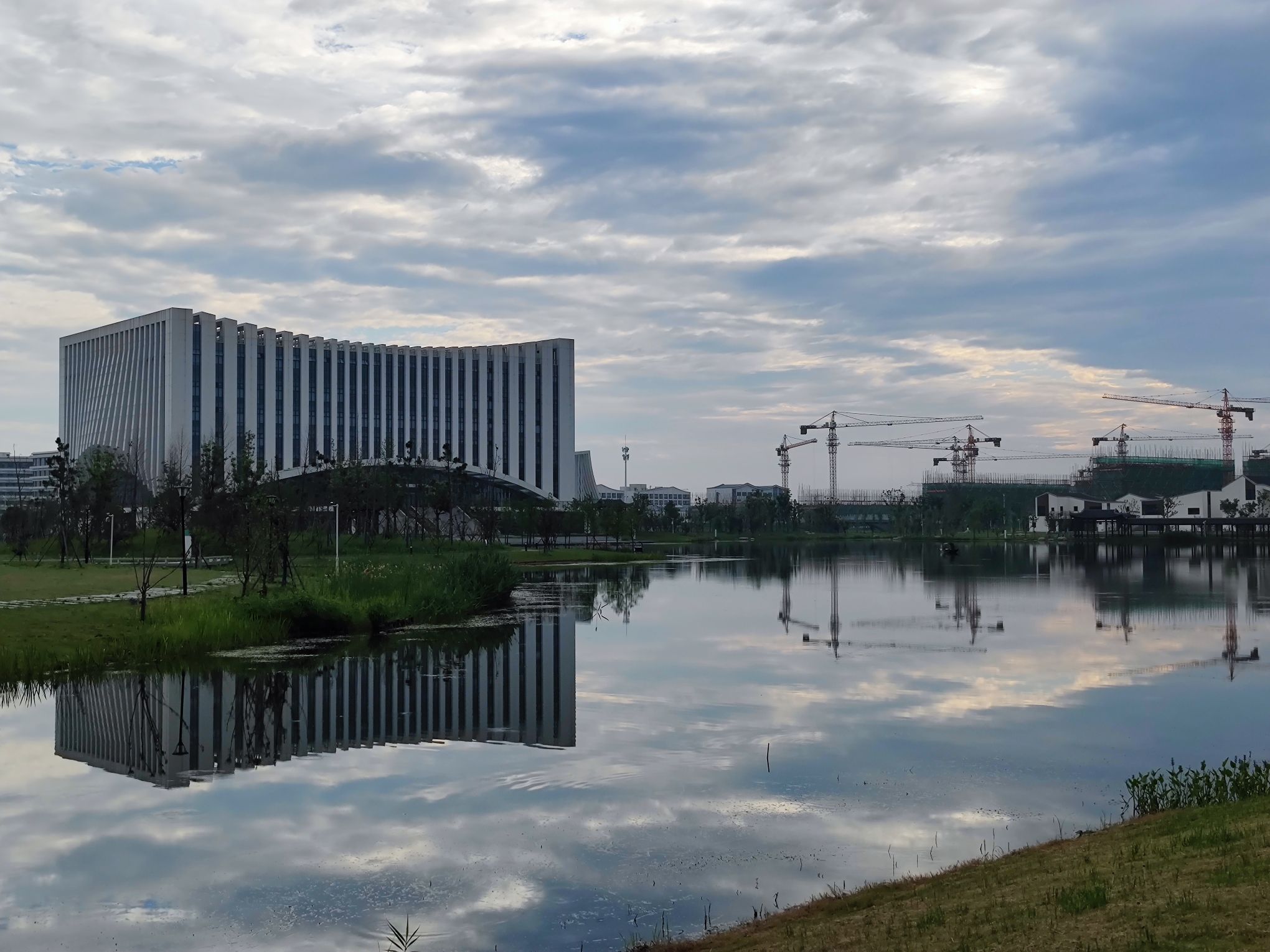 浙江水利水电学院南浔校区-谦湖
