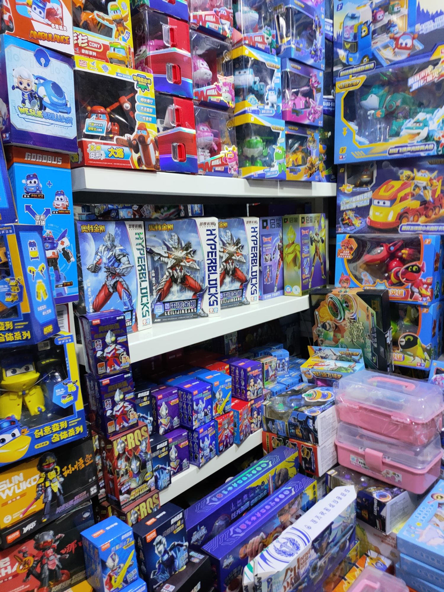 玩具欢斗城潮玩店