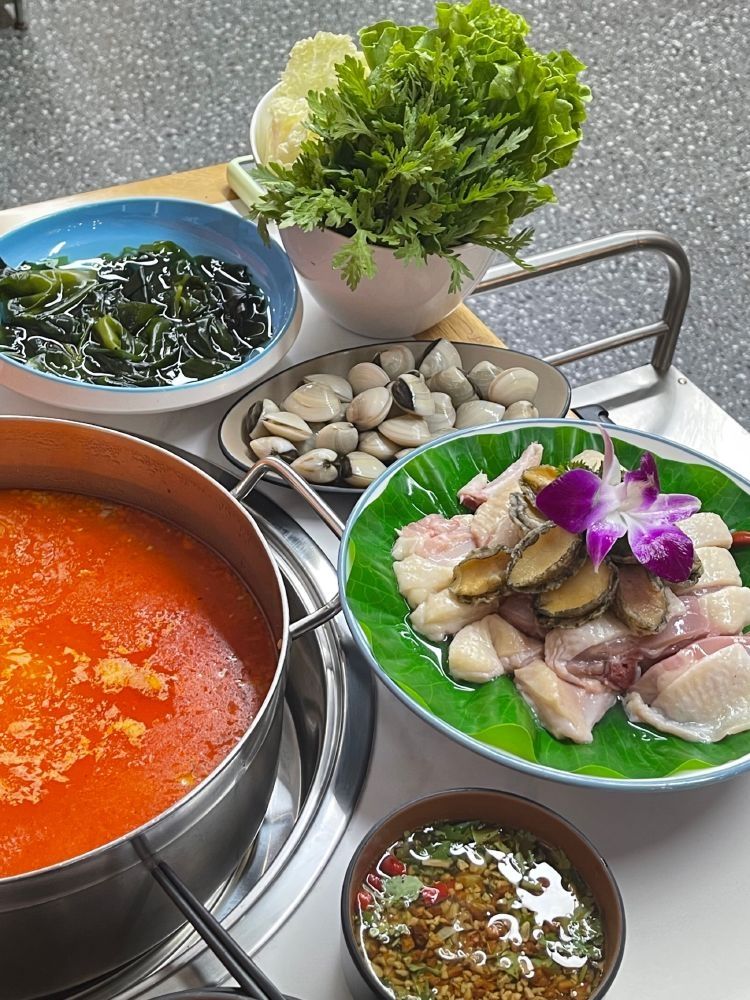 文昌小老弟糟粕醋·海南椰子鸡椰奶鸡(三亚湾外贸路店)