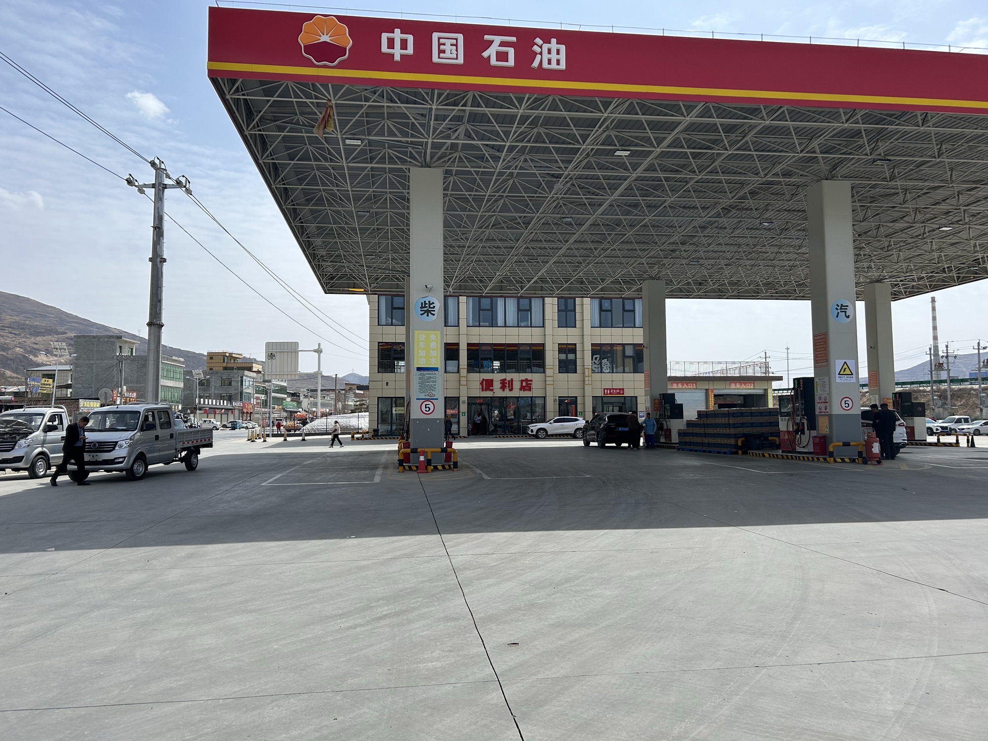 中国石油岷县高速口加油站