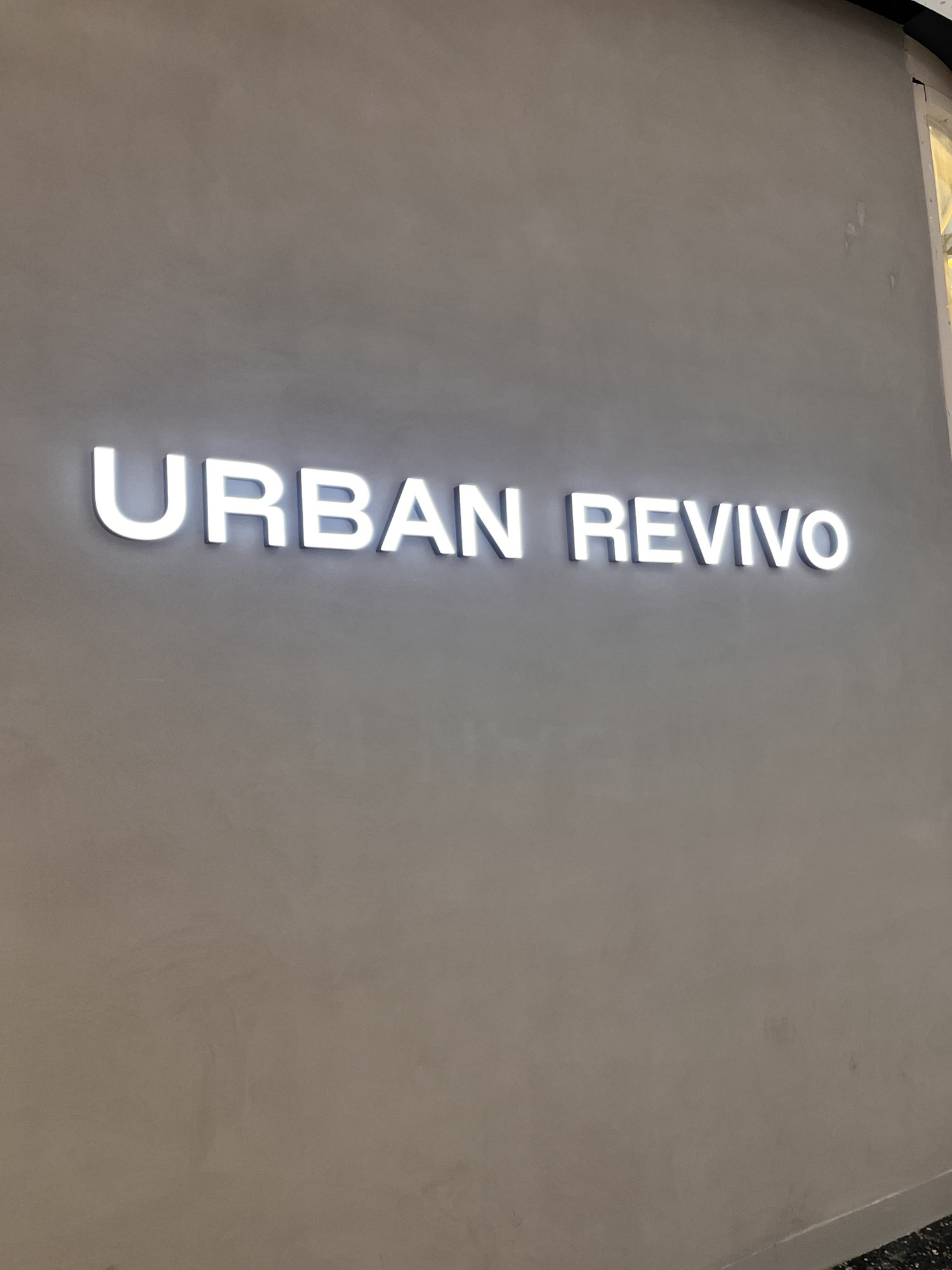 URBAN REVIVO(阜阳商厦时代广场店)
