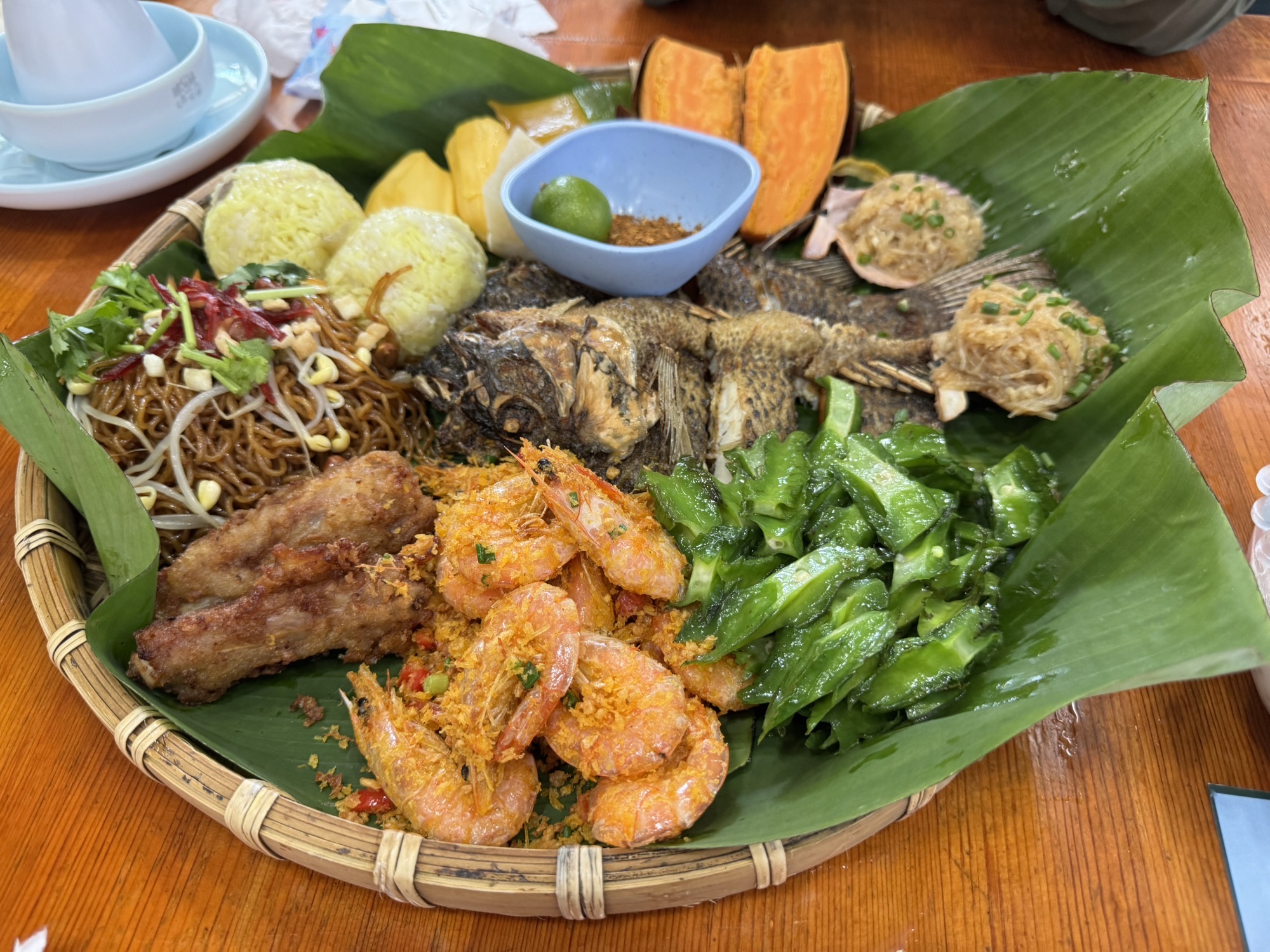 琼阿妹·文昌鸡簸箕宴(亚龙湾店)