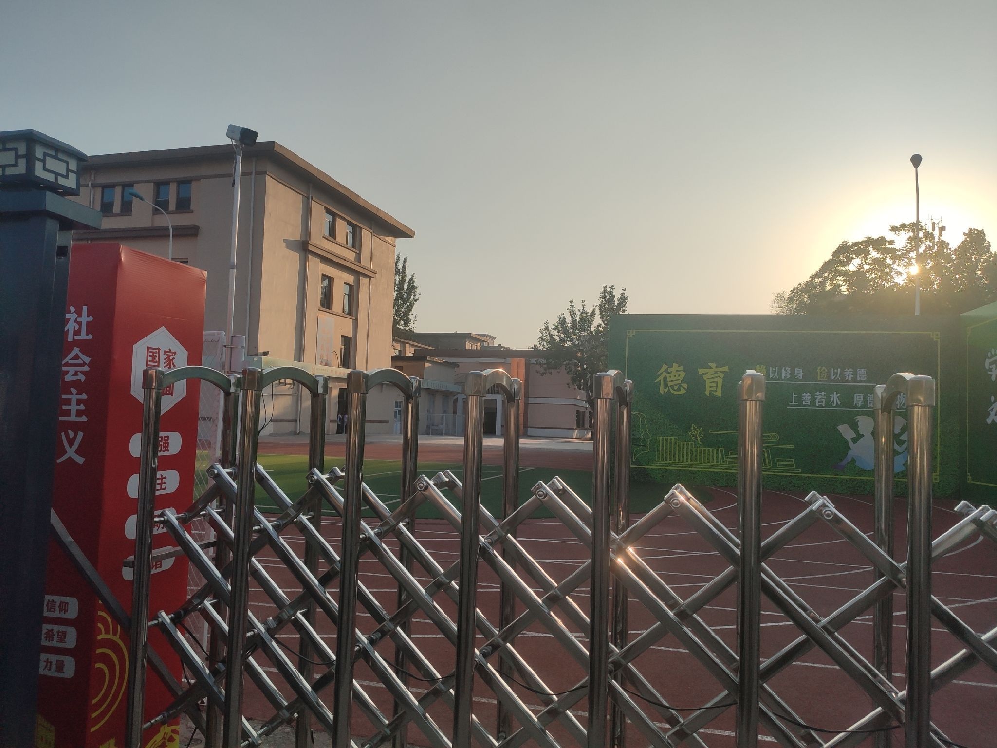 天津市河西区恩德里小学