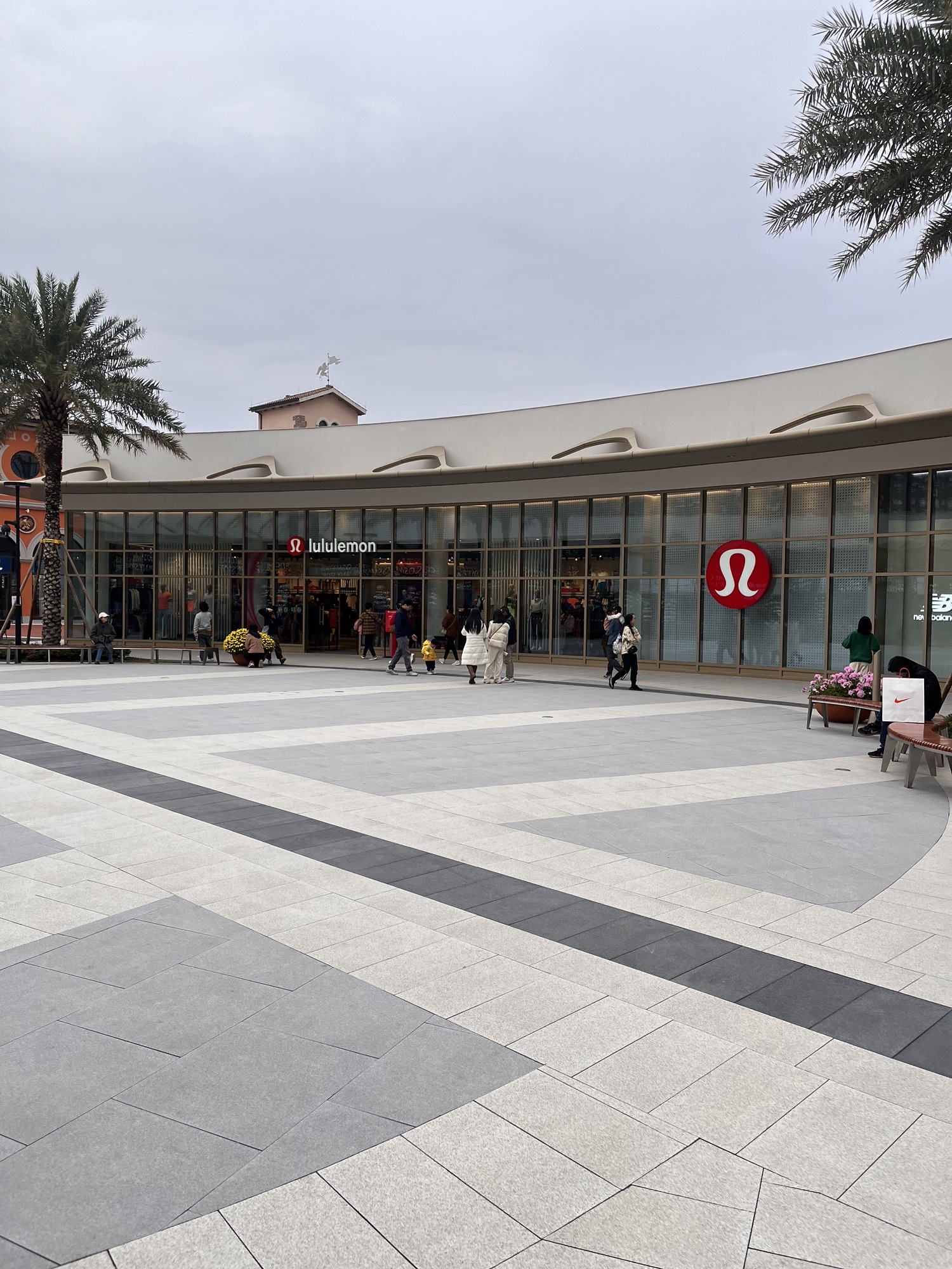lululemon(广佛品特莱佛罗萨小镇店)