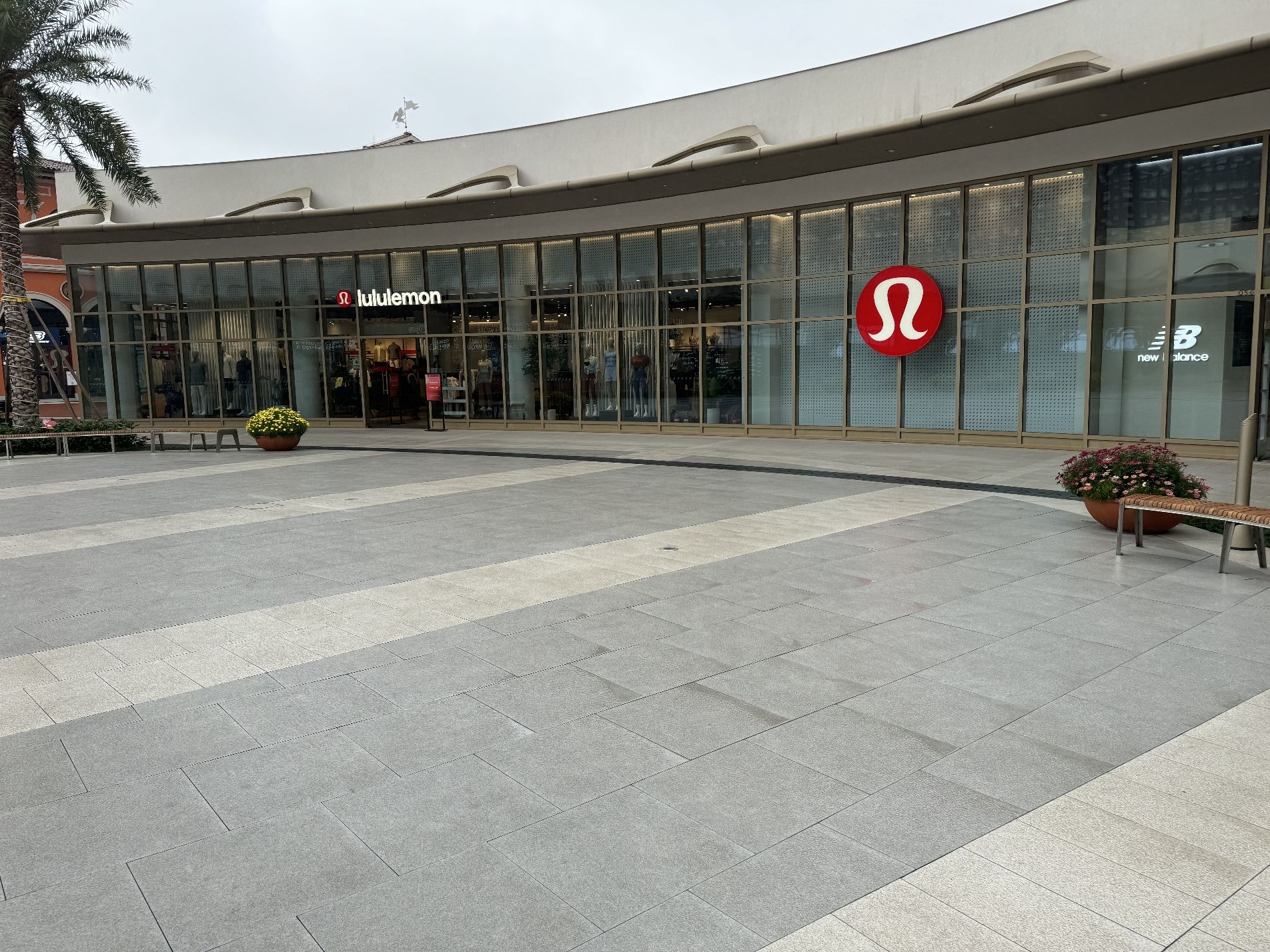 lululemon(广佛品特莱佛罗萨小镇店)