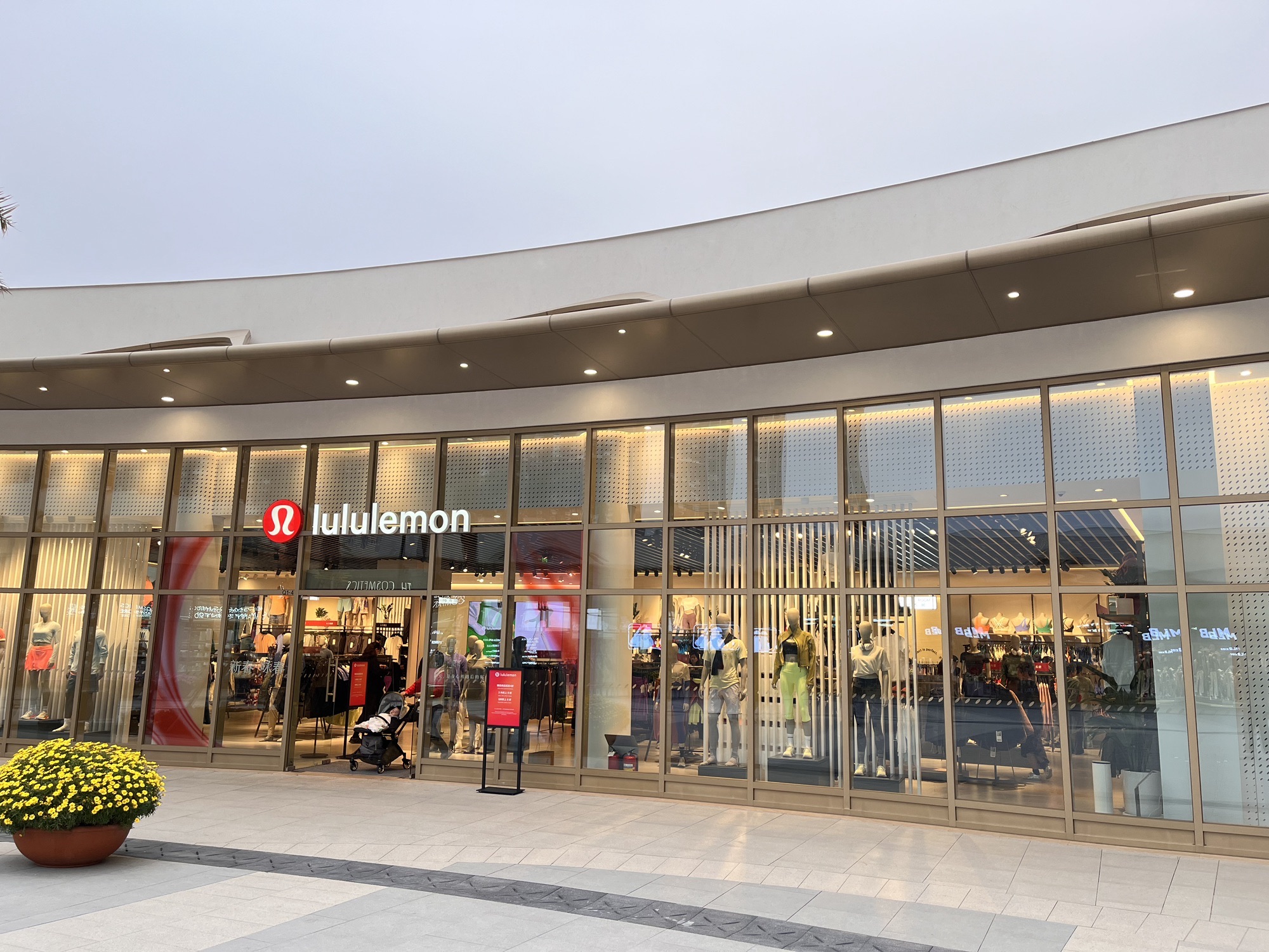 lululemon(广佛品特莱佛罗萨小镇店)
