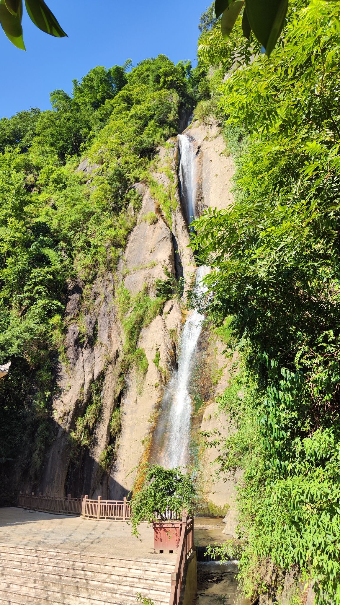 福贡叠水岩·草果庄园餐厅