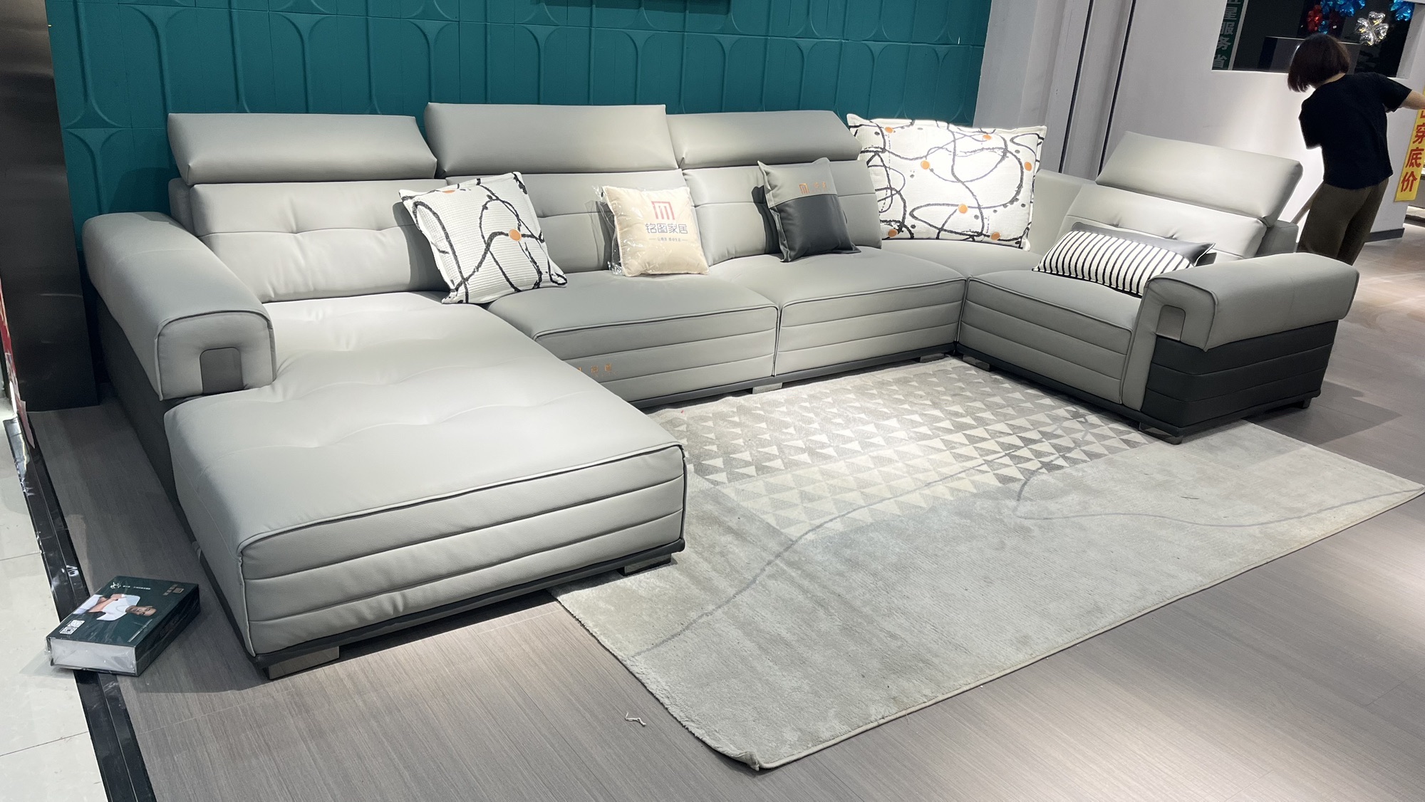 天元广场负一楼中厅铭图家具(天元商业广场店)