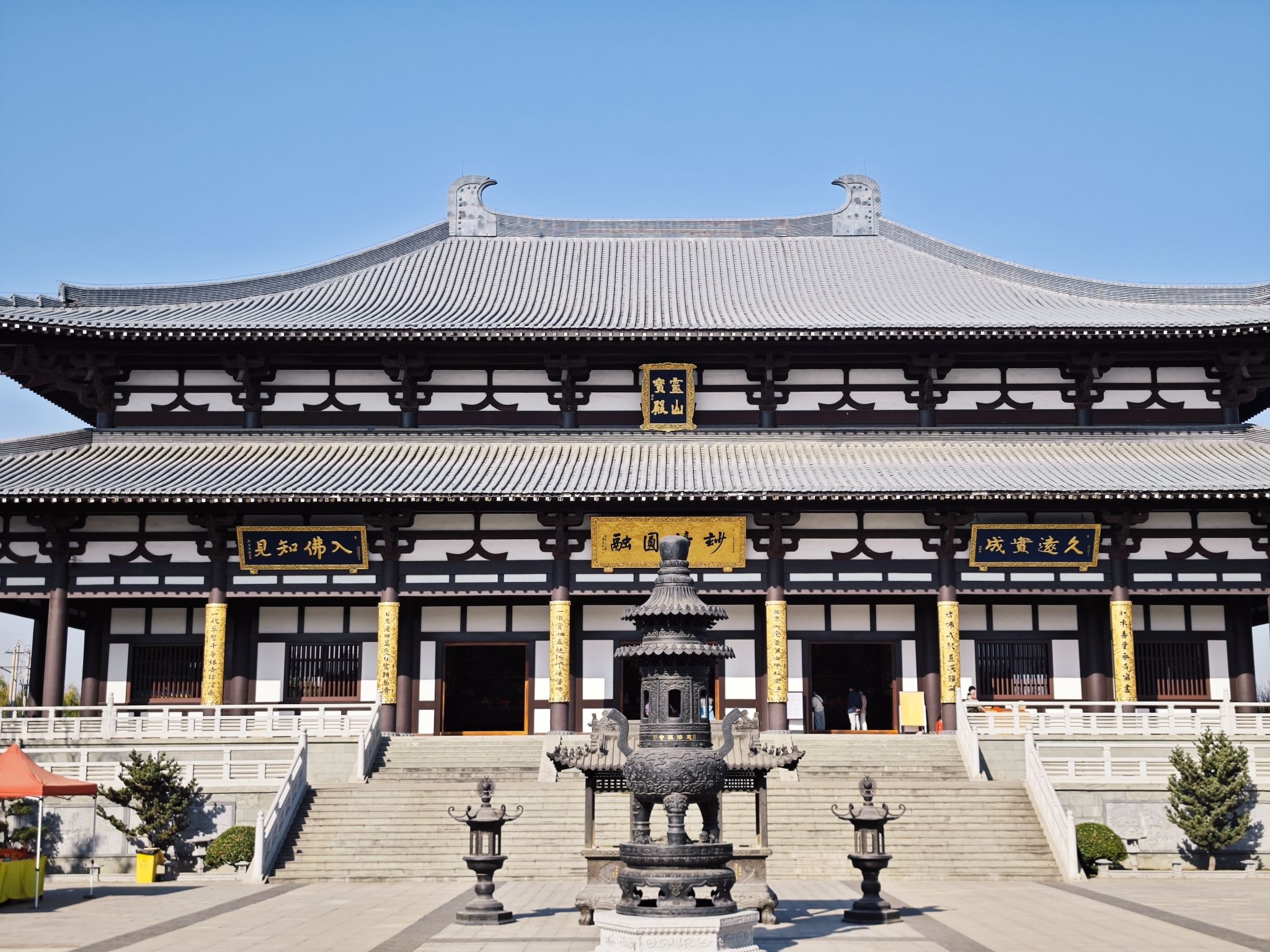 灵山宝殿实景照片