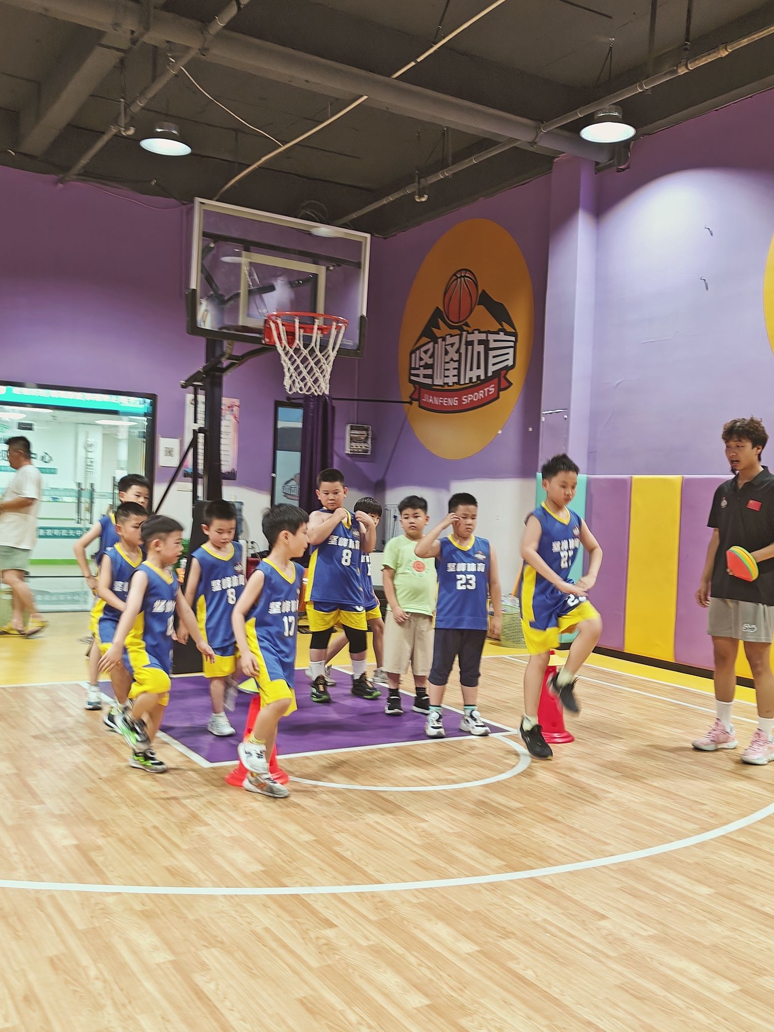 场地封面-坚峰篮球馆