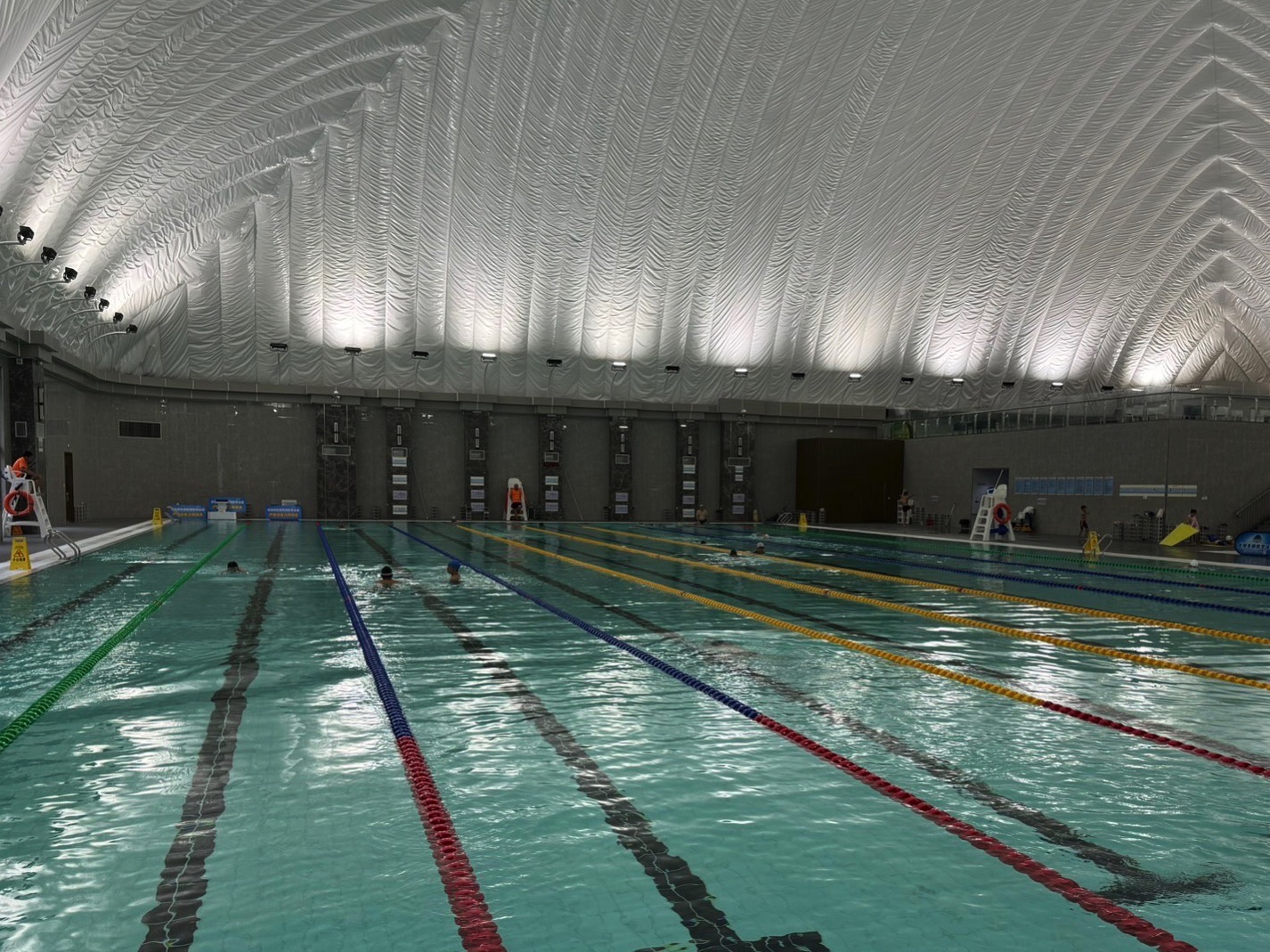 奥体中心秦旅游泳馆