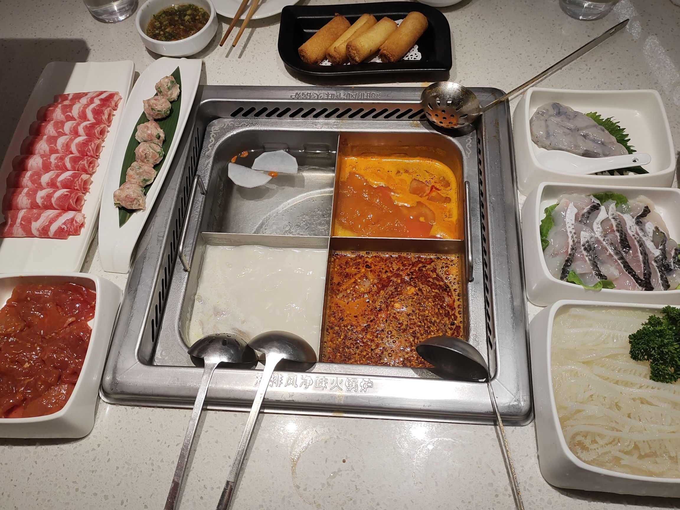 海底捞火锅(左一城店)