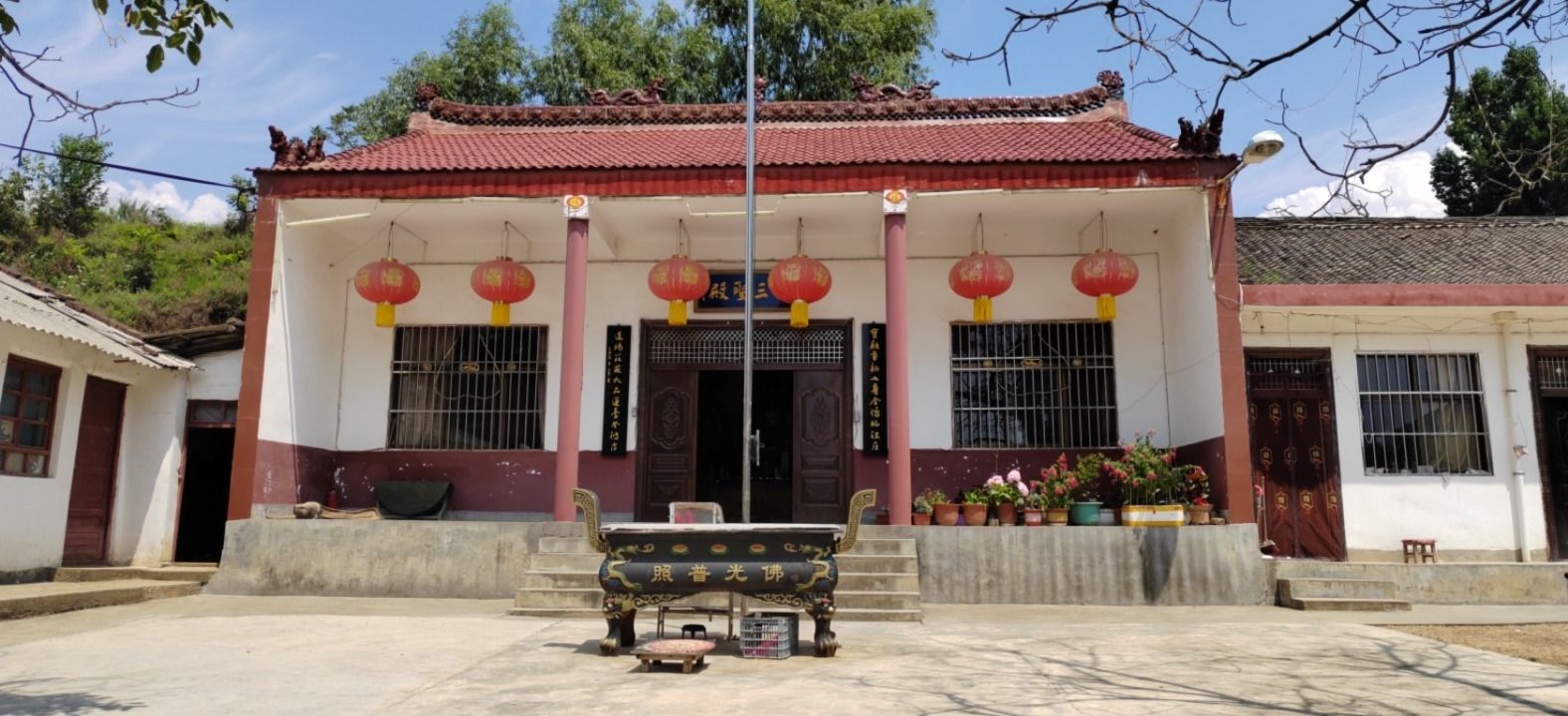 安古佛地西三圣佛殿实景照片